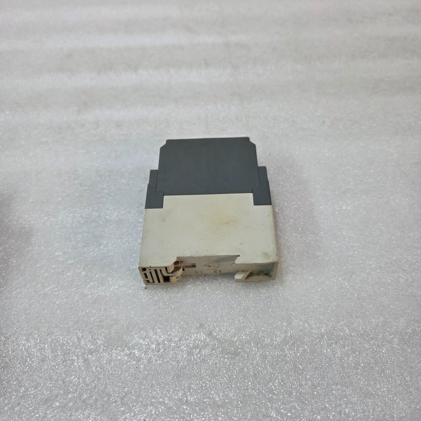 ABB CT-ERS.22 ON-DELAY TIME RELAY 0.05S–300H 24-240V AC/DC 1SVR630100R3300
