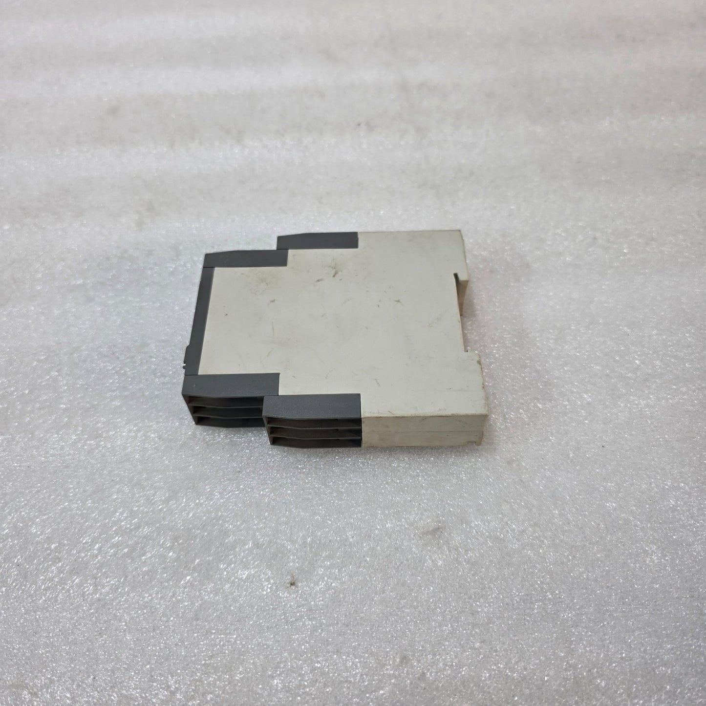 ABB CM-EFS.2S OVER & UNDER VOLTAGE MONITORING RELAY 1SVR730750R0400