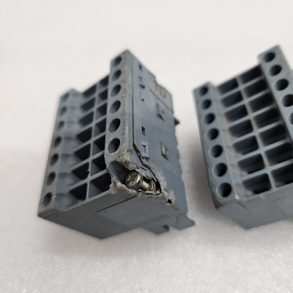 SIEMENS C73334-A1-A81-1 TERMINAL BLOCK