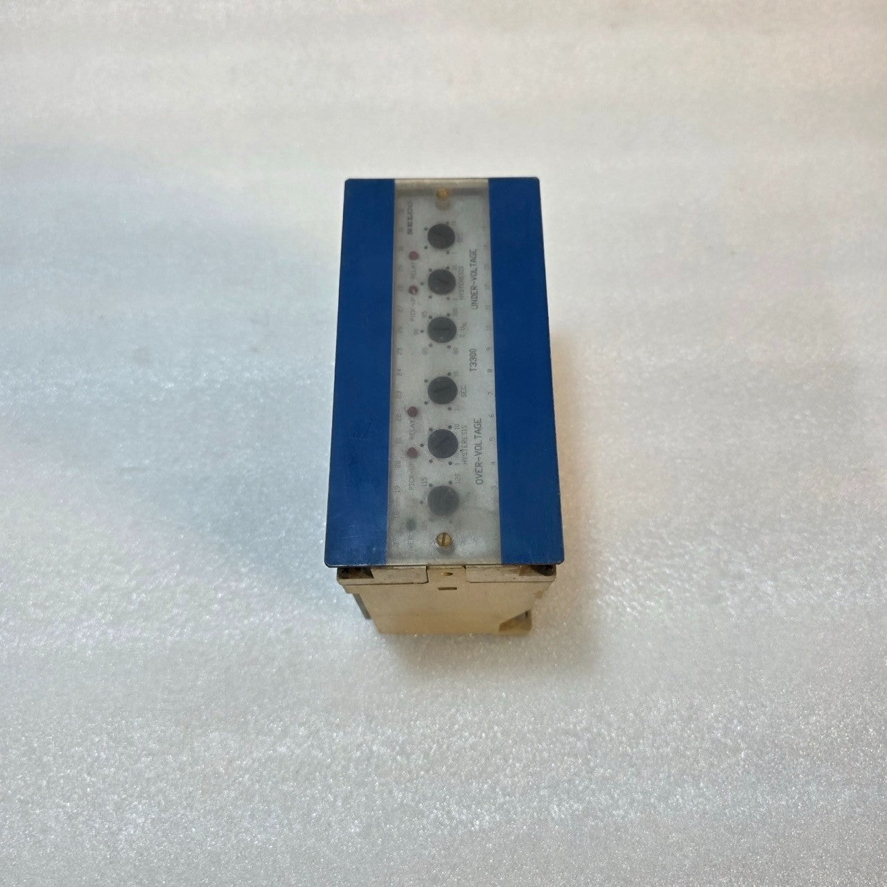 SELCO T3300-00 3-PHASE VOLTAGE RELAY, 220–240V AC SUPPLY BODY BROKEN - WORKING