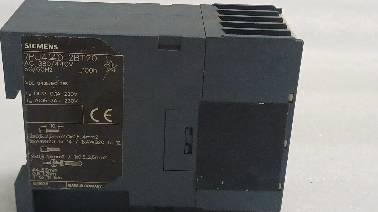 SIEMENS 7PU4140-2BT20 TIME DELAY RELAY AC 380/440V