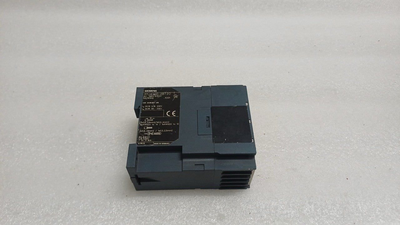 SIEMENS 7PU4140-2BT20 TIME DELAY RELAY AC 380/440V