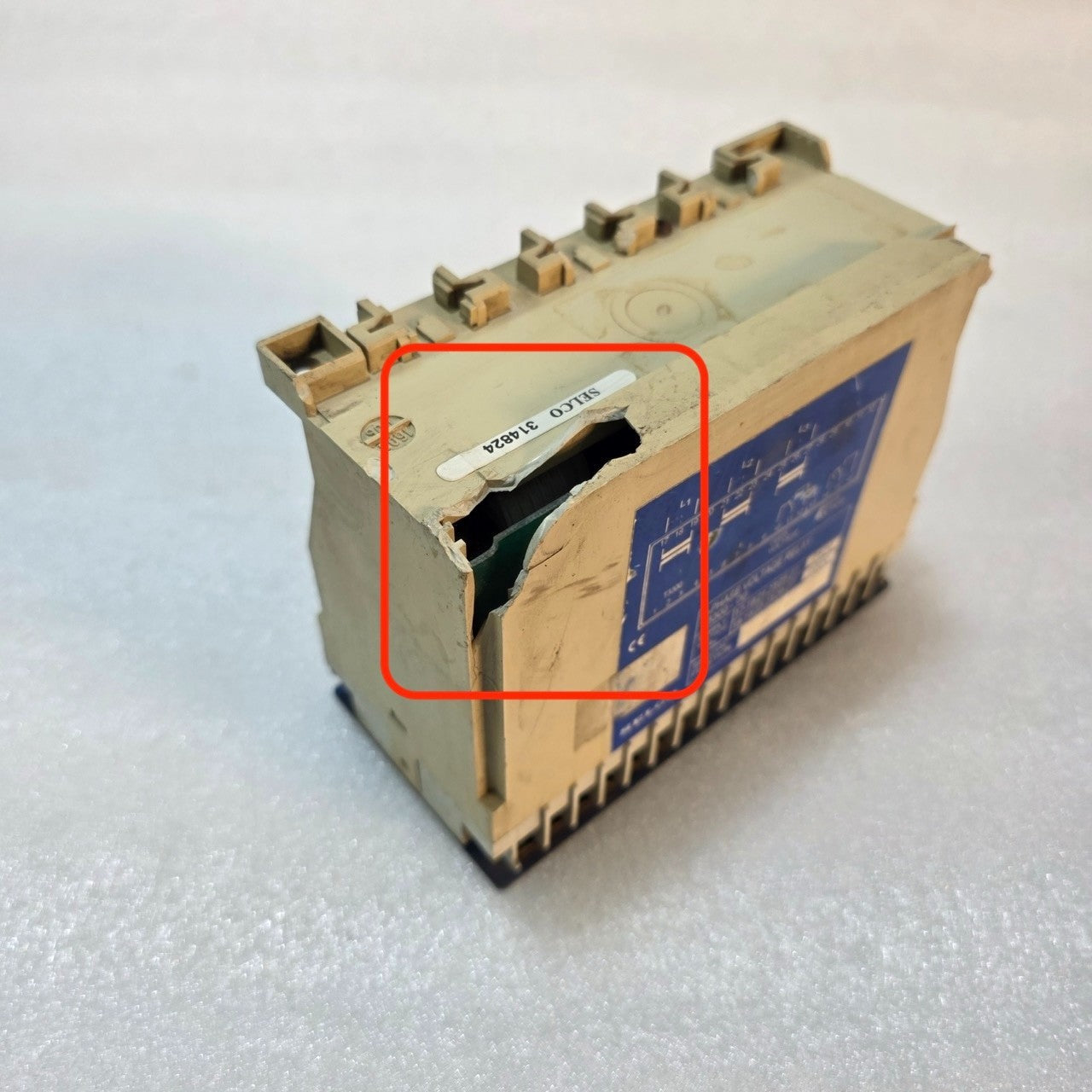 SELCO T3300-00 3-PHASE VOLTAGE RELAY, 220–240V AC SUPPLY BODY BROKEN - WORKING