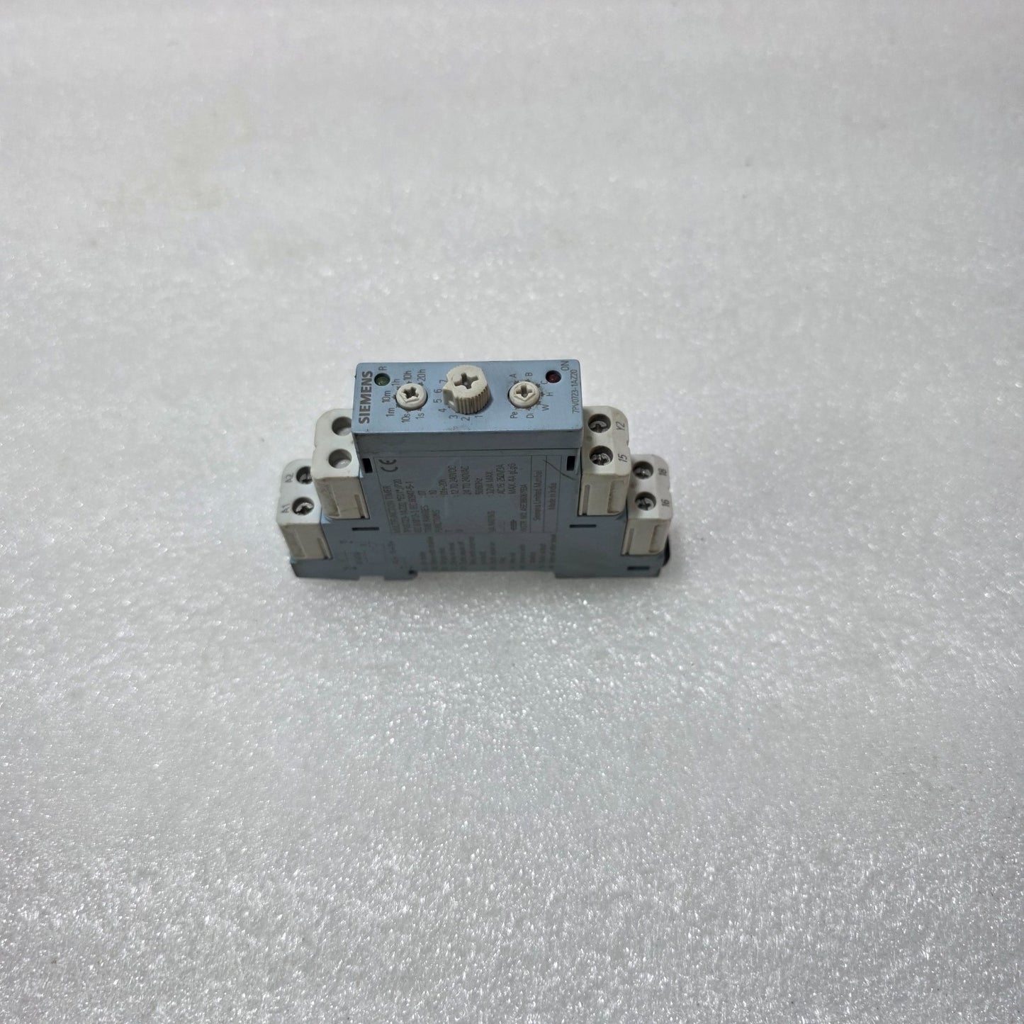 SIEMENS 7PV0723-1AZ20-0E1 MULTIFUNCTION TIMER RELAY, 12–240V AC/DC, IP20