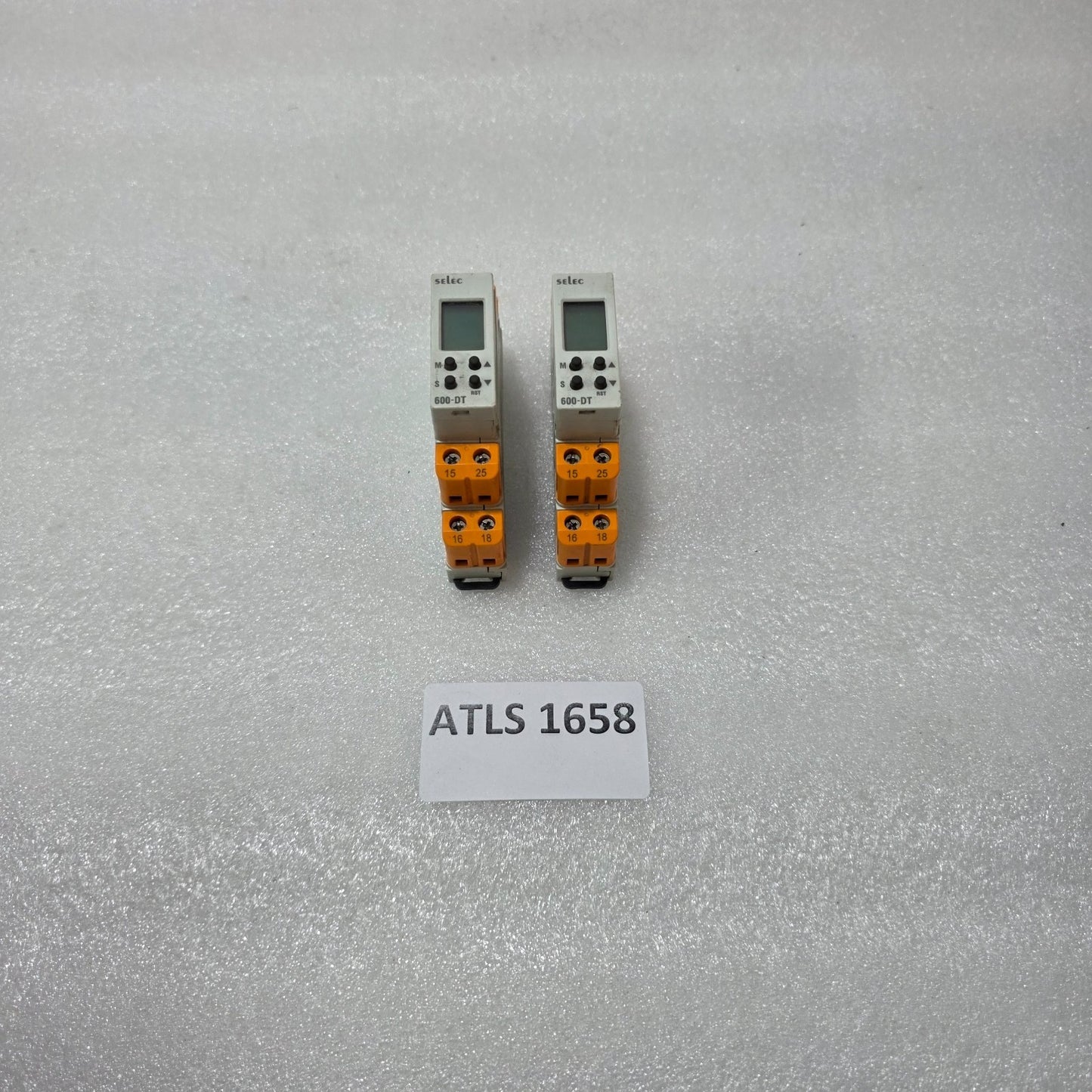 SELEC 600DT-CU MULTIFUNCTION TIMER RELAY, 0.1S–999H, 20–240V AC/DC, 8A