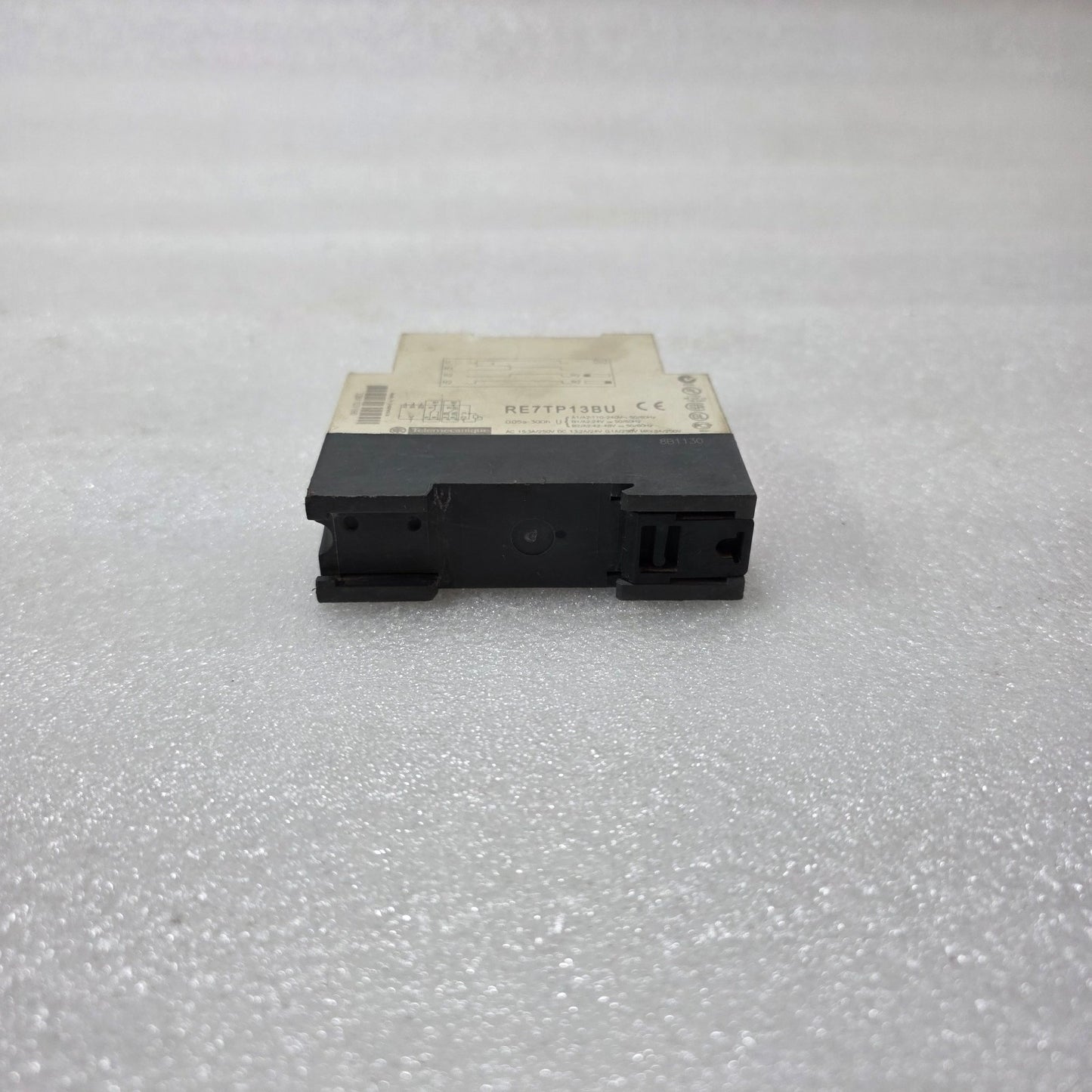 RE7TP13BU ZELIO TIME MULTIFUNCTION TIMER RELAY, 0.05S–300H, 24–240V AC/DC
