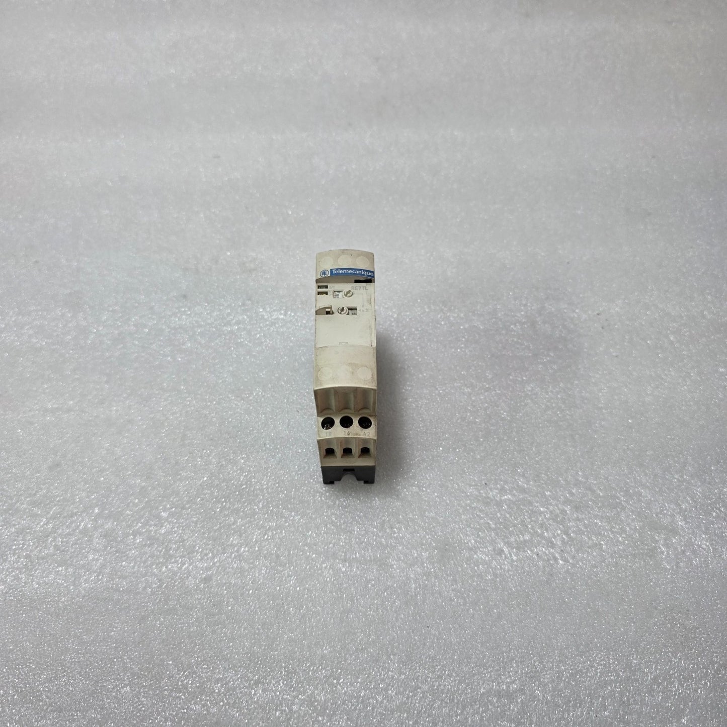 RE7TL11BU ZELIO TIME DELAY RELAY, 0.05S–300H, 24–240V AC/DC
