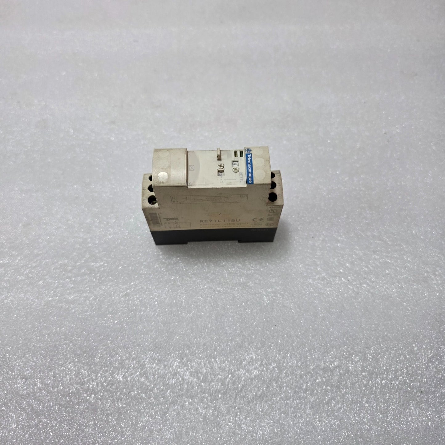 RE7TL11BU ZELIO TIME DELAY RELAY, 0.05S–300H, 24–240V AC/DC