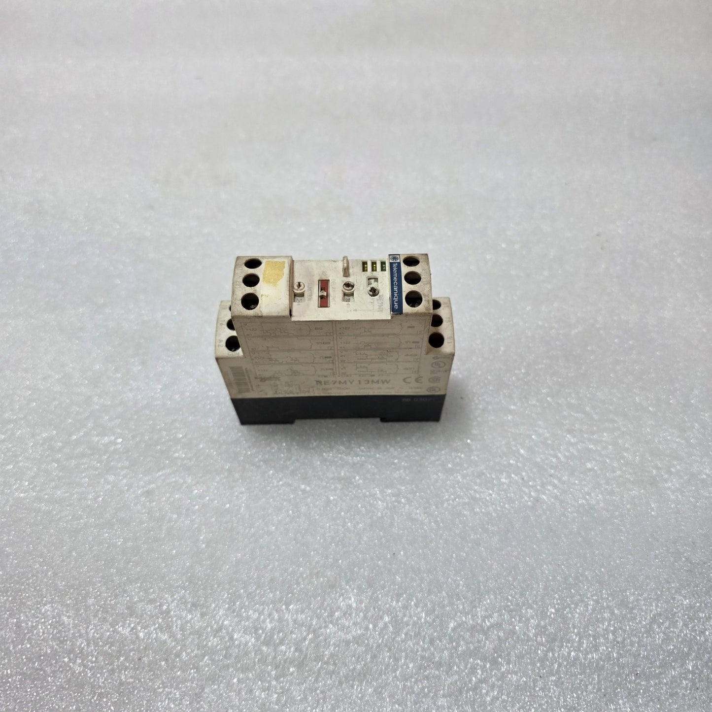 RE7MY13MW ZELIO TIME MULTIFUNCTION TIMER RELAY, 24–240V AC/DC