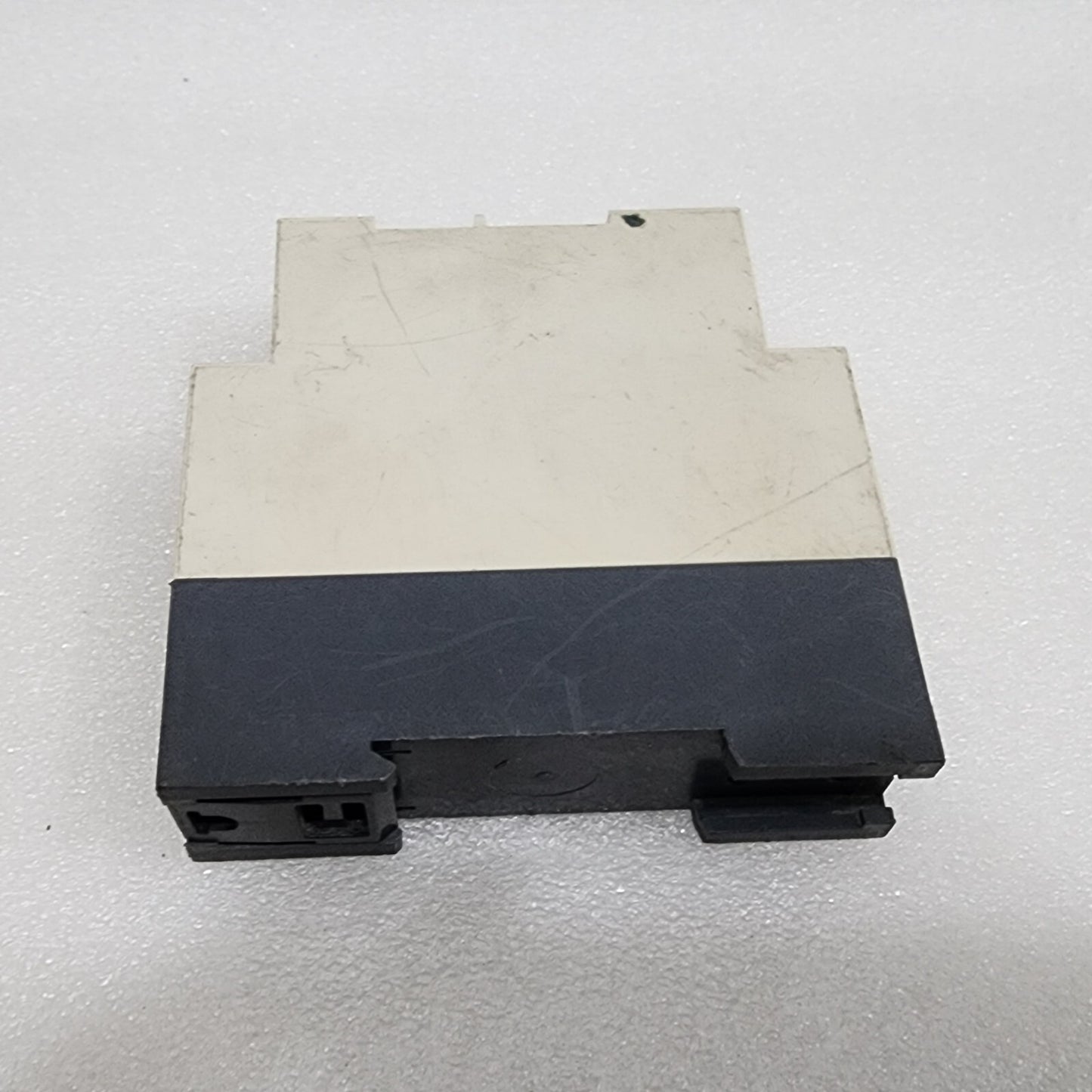 RE8TA31BU TIMING RELAY 110-240VAC/24VAC-DC 0.3S-30S