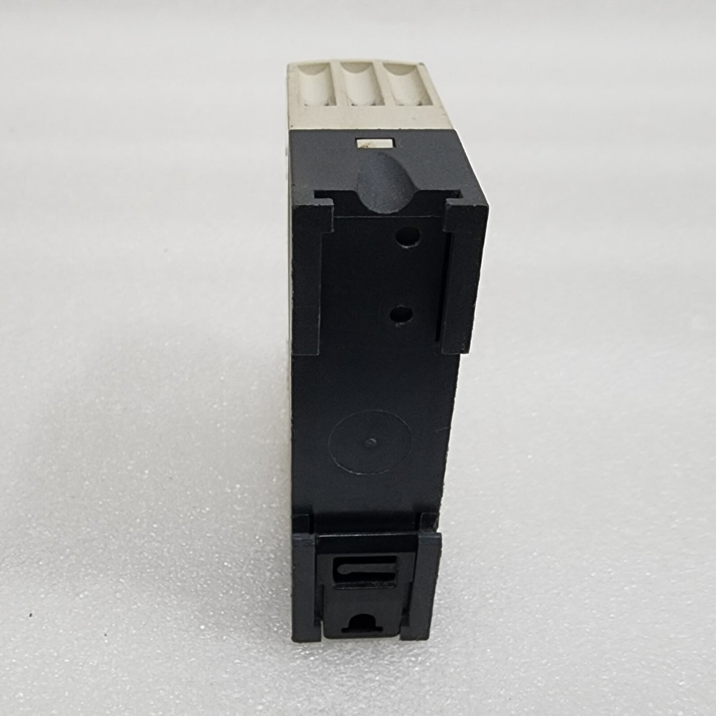 RE8TA31BU TIMING RELAY 110-240VAC/24VAC-DC 0.3S-30S