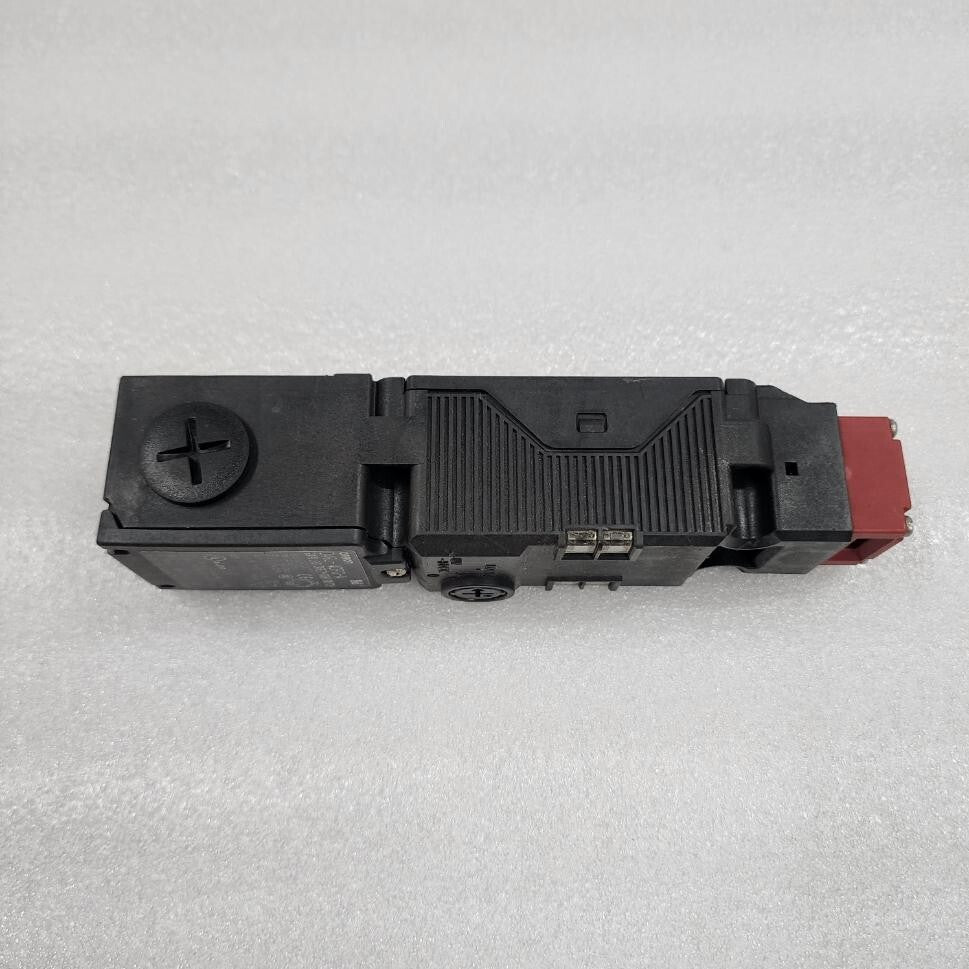 OMRON D4GL-4DFG-A GUARD LOCK SAFETY DOOR SWITCH