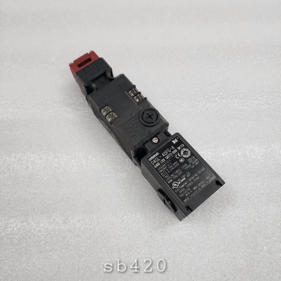 OMRON D4GL-4DFG-A GUARD LOCK SAFETY DOOR SWITCH