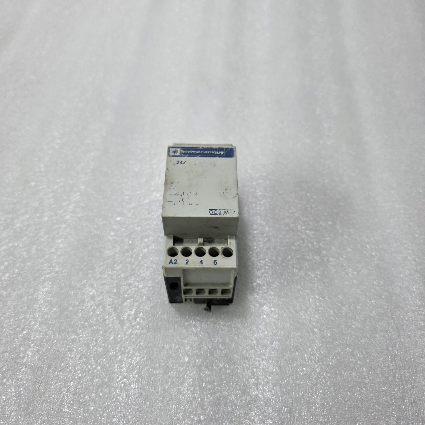 TELEMECANIQUE GC2-M32 CONTACTOR RELAY 24V COIL DIN RAIL MOUNT INDUSTRIAL CONTROL