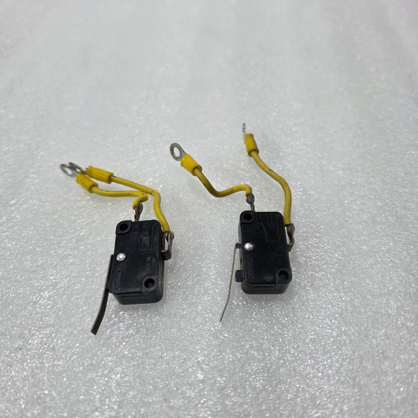 2 UNIT X OMRON V-102-2A5 MICRO LIMIT SWITCH 10A 250VAC SNAP ACTION LOT OF 2 UNIT
