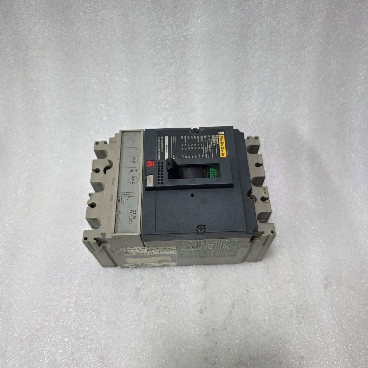 MERLIN GERIN COMPACT NS100N MCCB, 100A, 3-POLE, 690V AC, THERMAL-MAGNETIC (DE100