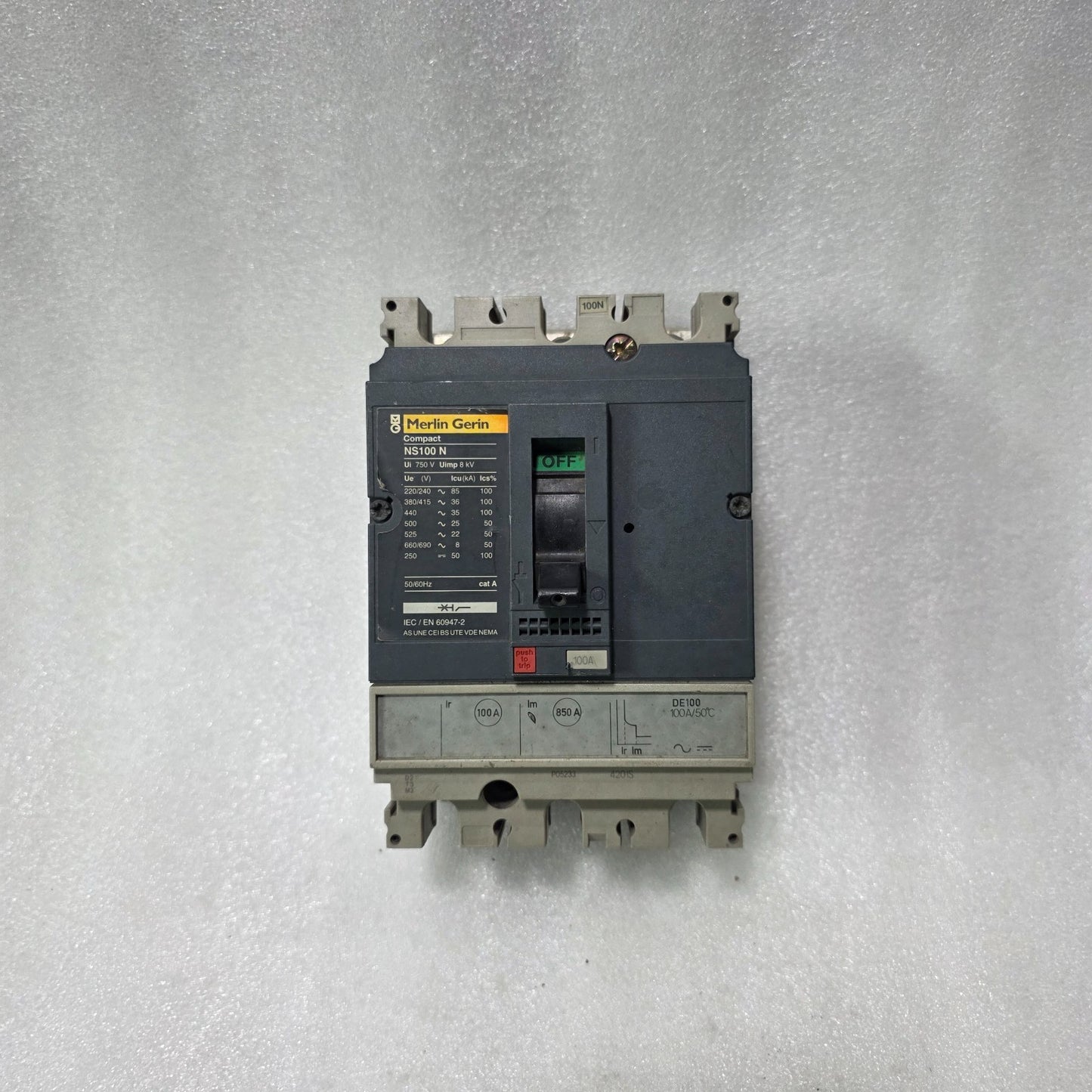 MERLIN GERIN COMPACT NS100N MCCB, 100A, 3-POLE, 690V AC, THERMAL-MAGNETIC (DE100