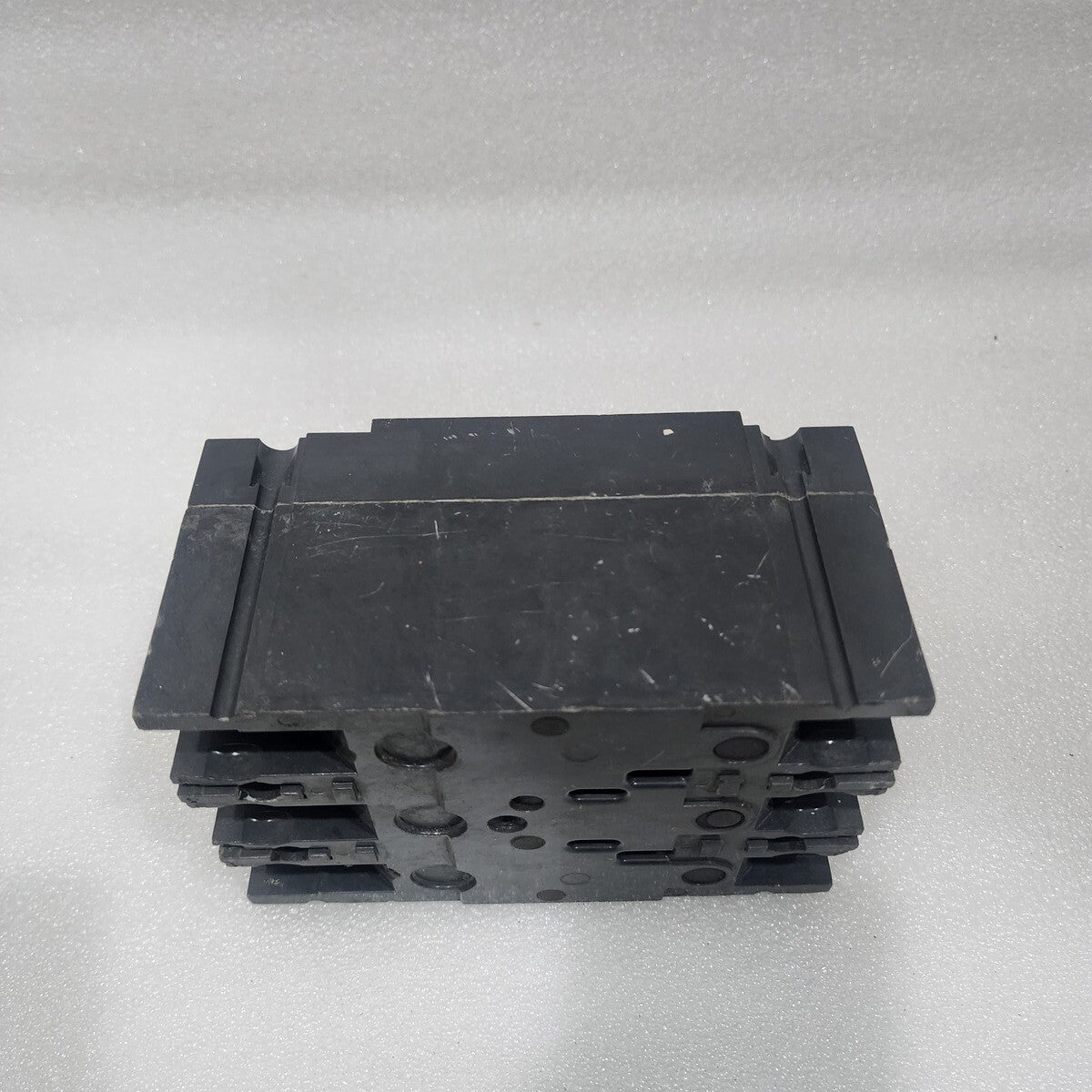 GE TED134015GR 3-POLE CIRCUIT BREAKER 15A GENERAL ELECTRIC