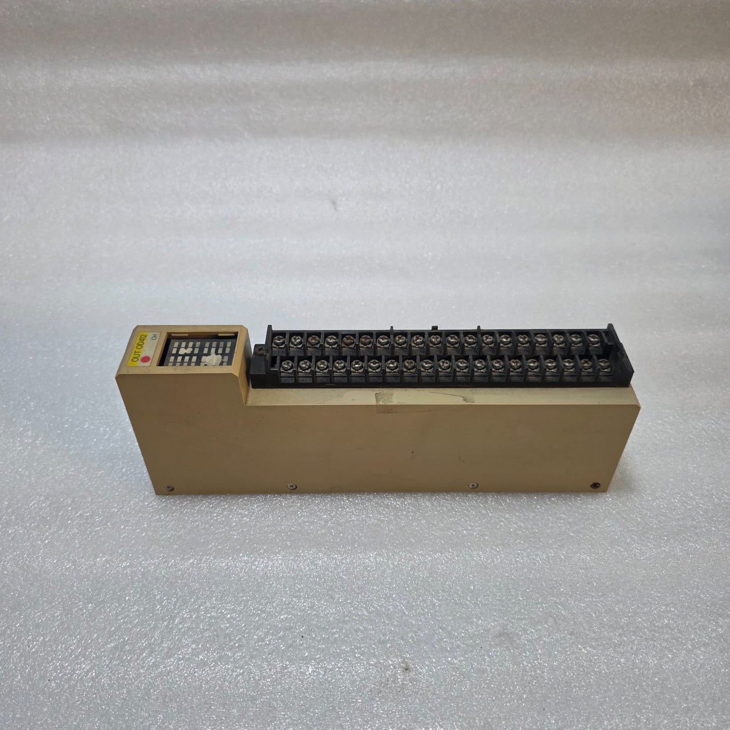 OMRON C500-OD412 PLC OUTPUT UNIT 24VDC 362A5-OD412 DISPLAY PART MISSING LOT OF 2