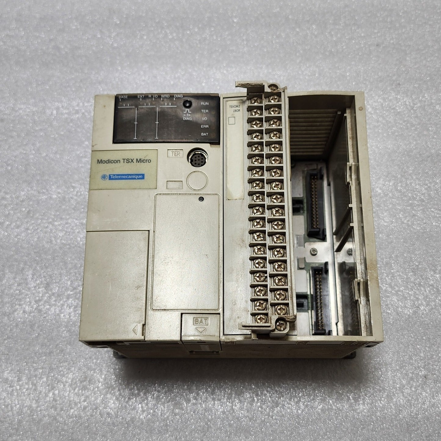 TSX 3705 AC PLC TSX3705001 I/O  TSXDMZ28DR