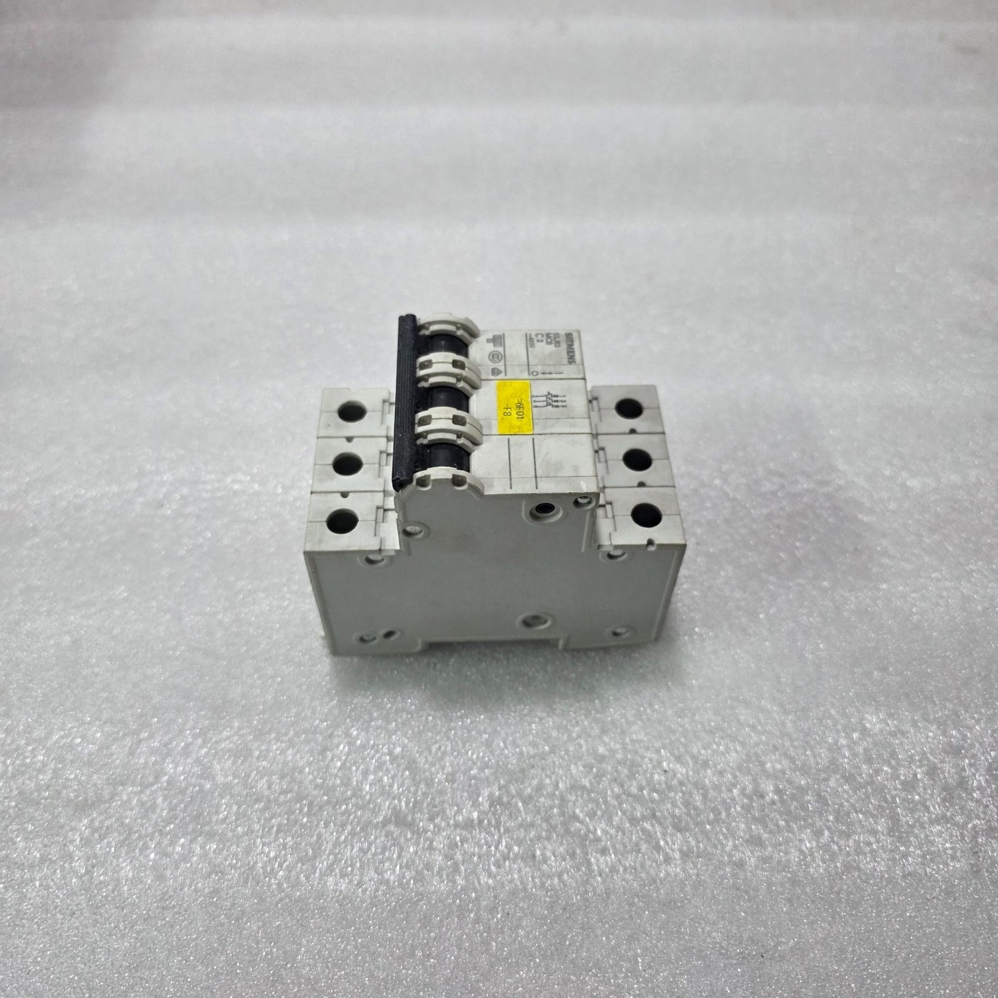 SIEMENS 5SJ63 C2 3 POLE MCB 2A 400V MINIATURE CIRCUIT BREAKER 6000A
