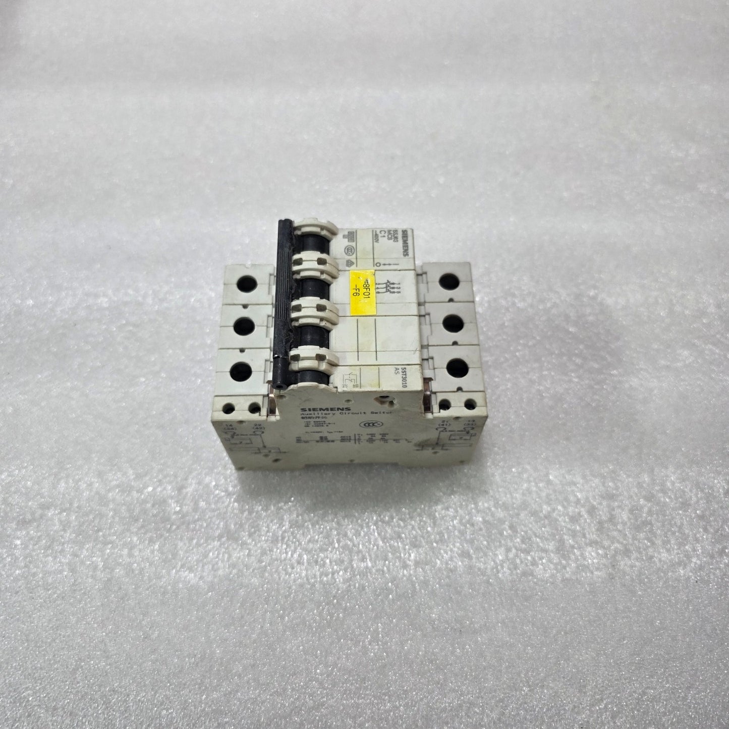 SIEMENS 5SJ63 C1 3 POLE MCB 1A 400V MINIATURE CIRCUIT BREAKER WITH AUXILIARY CON