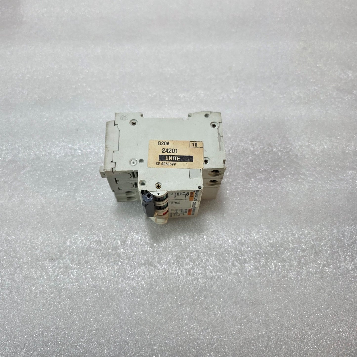MERLIN GERIN MULTI9 C60N C10 WITH VIGI C60 RCCB 30MA 400V RESIDUAL CURRENT CIRCU