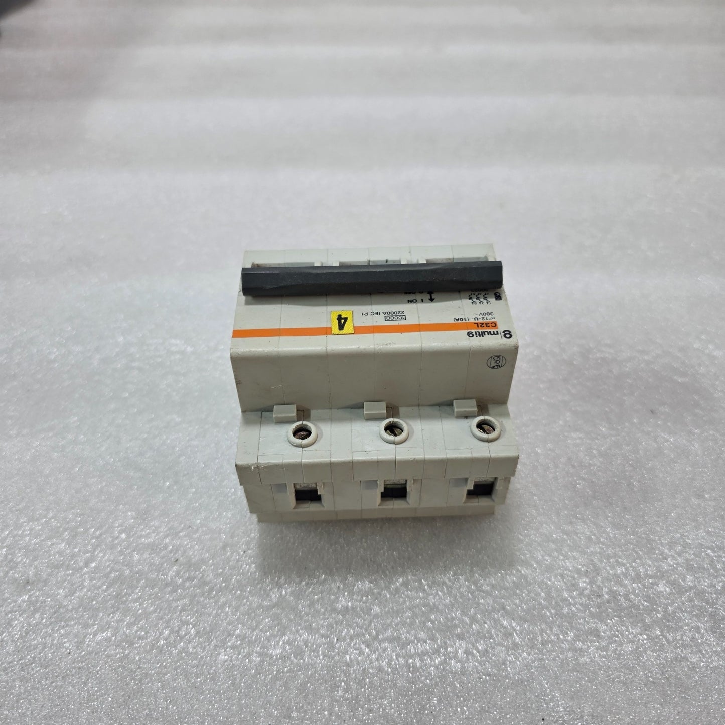 MERLIN GERIN MULTI9 C32L 10A 3 POLE MCB 380V CIRCUIT BREAKER