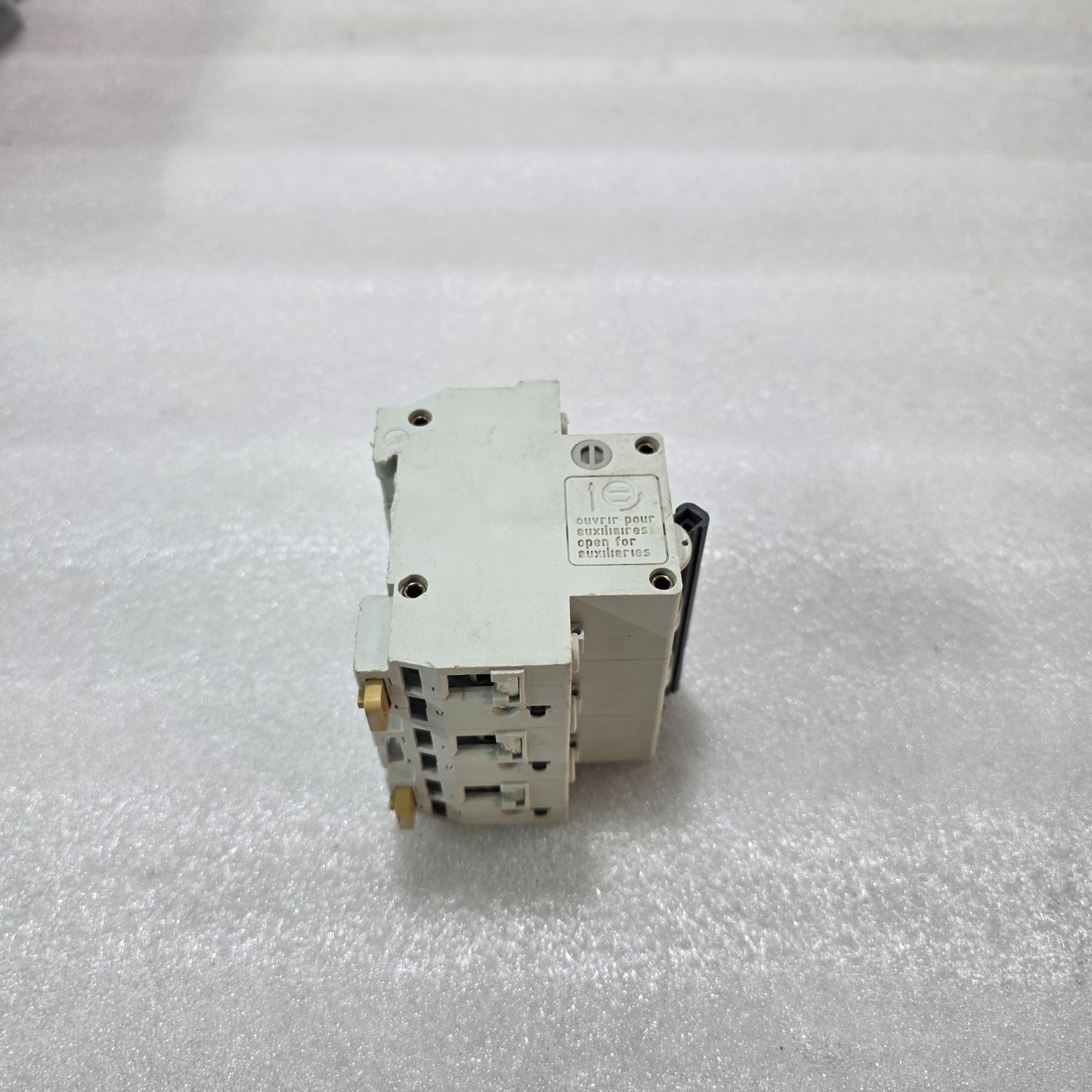 MERLIN GERIN MULTI9 C32L 10A 3 POLE MCB 380V CIRCUIT BREAKER