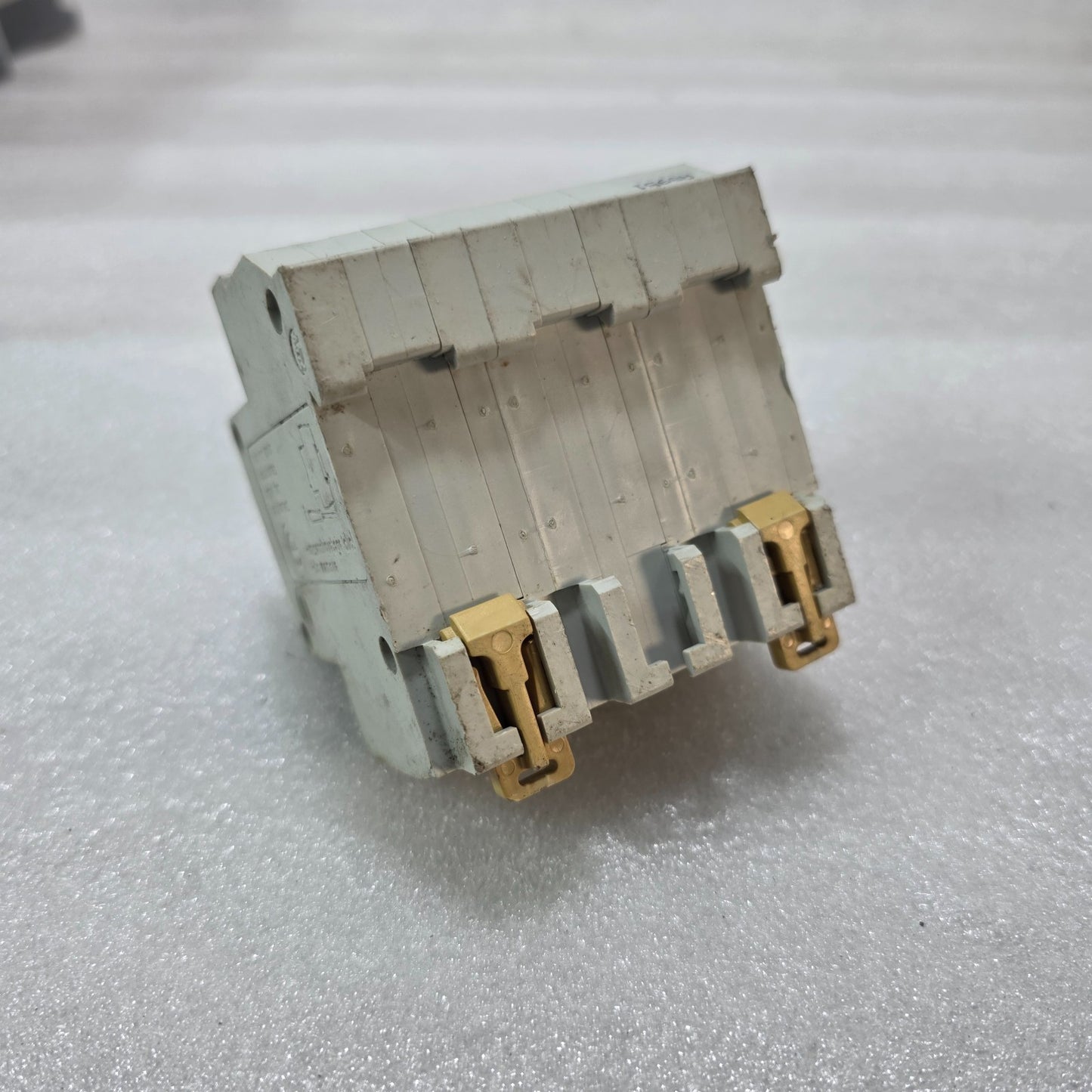 MERLIN GERIN MULTI9 C32L 10A 3 POLE MCB 380V CIRCUIT BREAKER