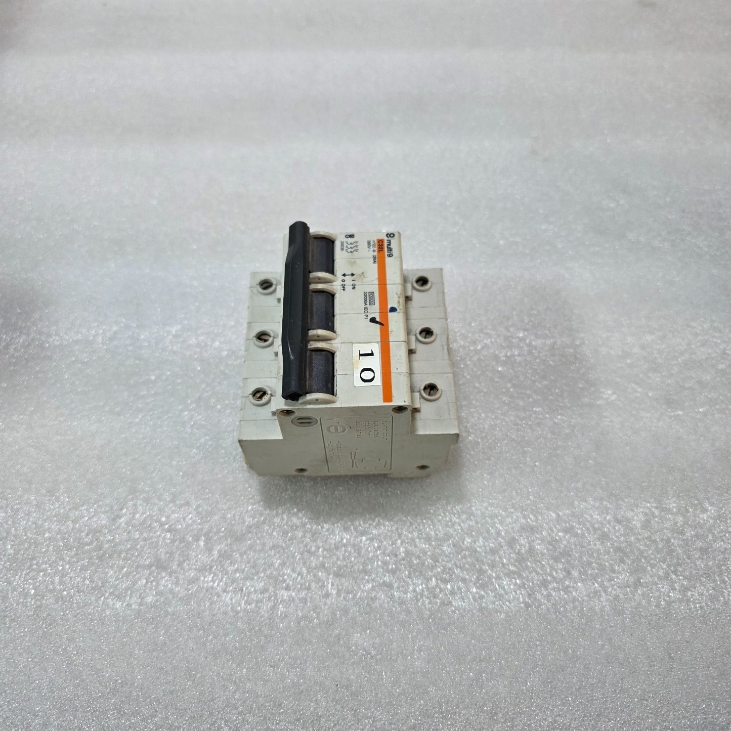 MERLIN GERIN MULTI9 C32L 20A 3 POLE MCB 380V 10KA CIRCUIT BREAKER