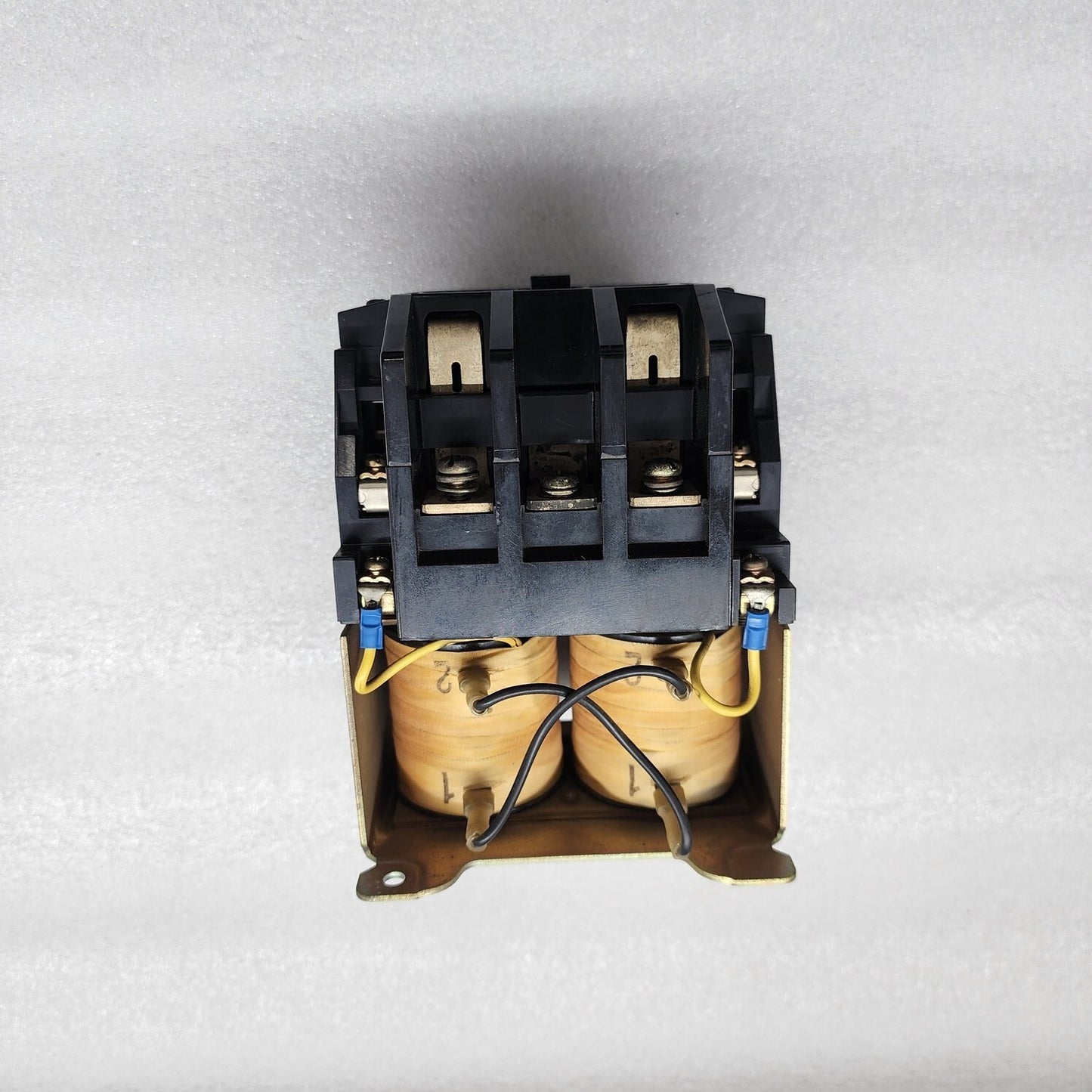 MITSUBISHI BD-A65 3-POLE MAGNETIC CONTACTOR 80A COIL VOLTAGE 24V