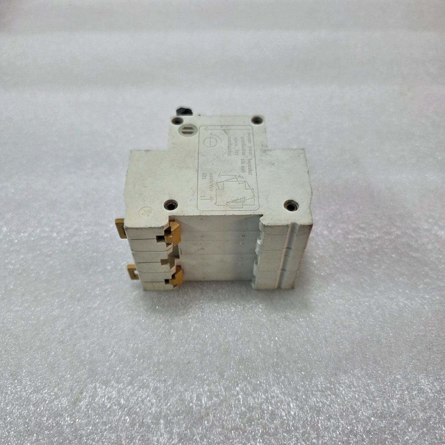 MERLIN GERIN MULTI9 C32H 10A 3 POLE MCB 415V 10KA CIRCUIT BREAKER