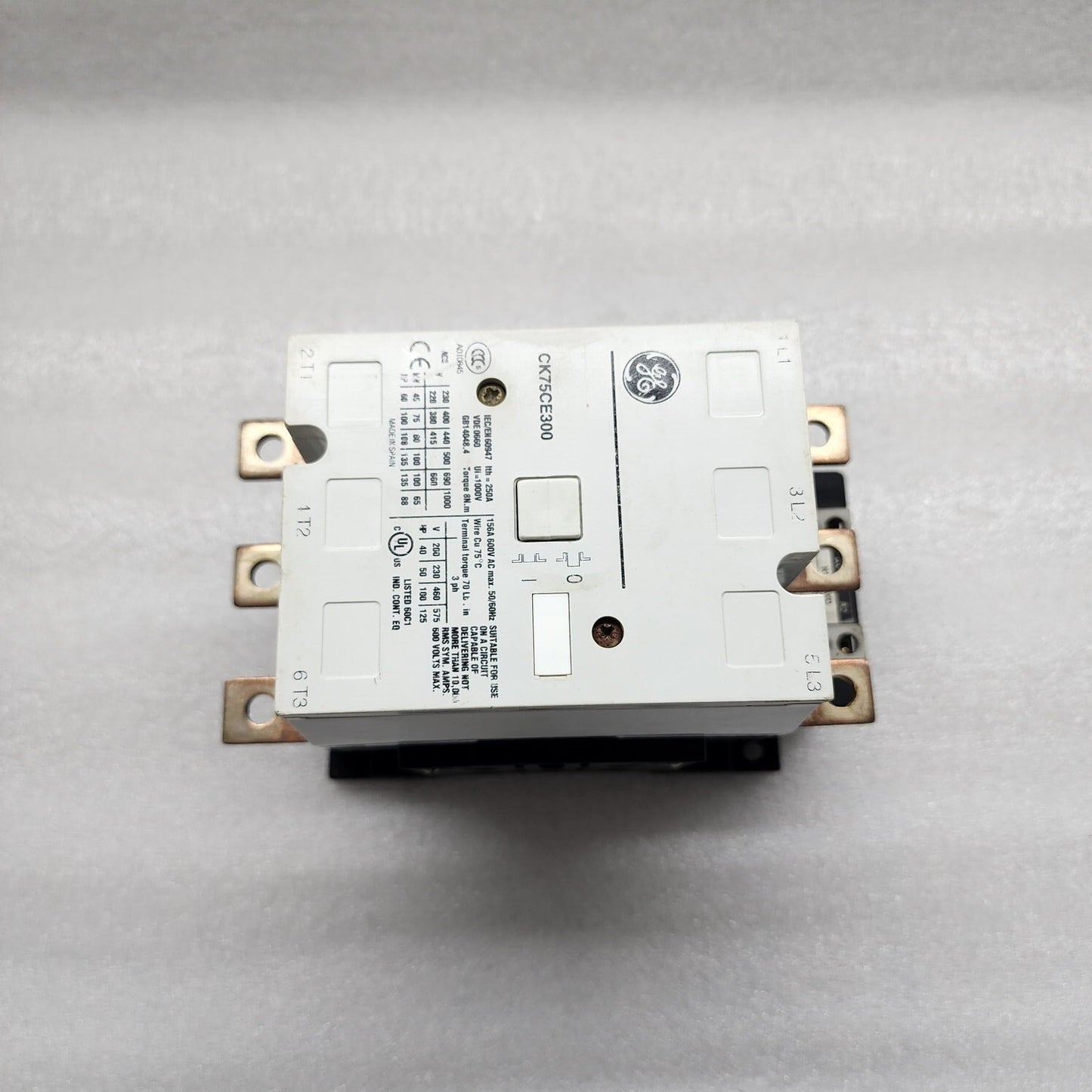 GE CK75CE300 3-POLE CONTACTOR 250A COIL VOLTAGE 24VDC