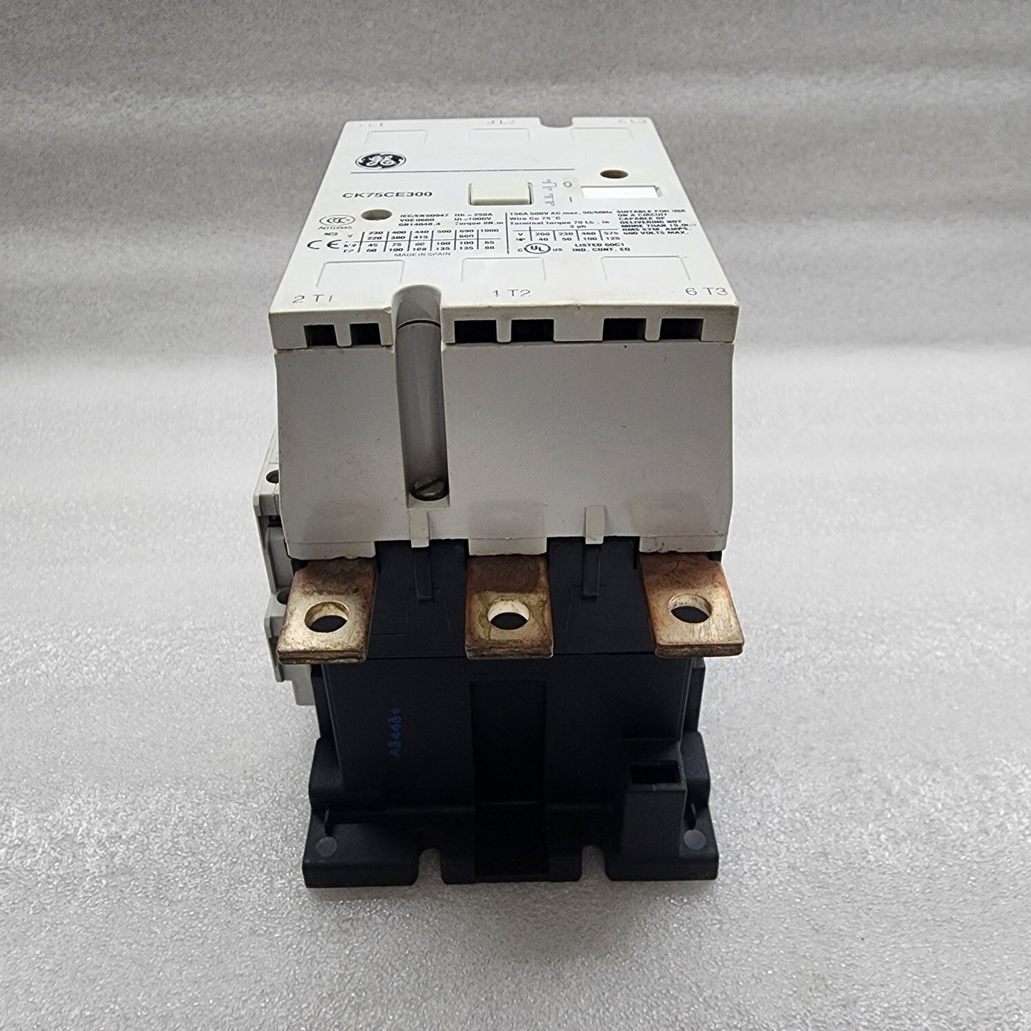 GE CK75CE300 3-POLE CONTACTOR 250A COIL VOLTAGE 24VDC