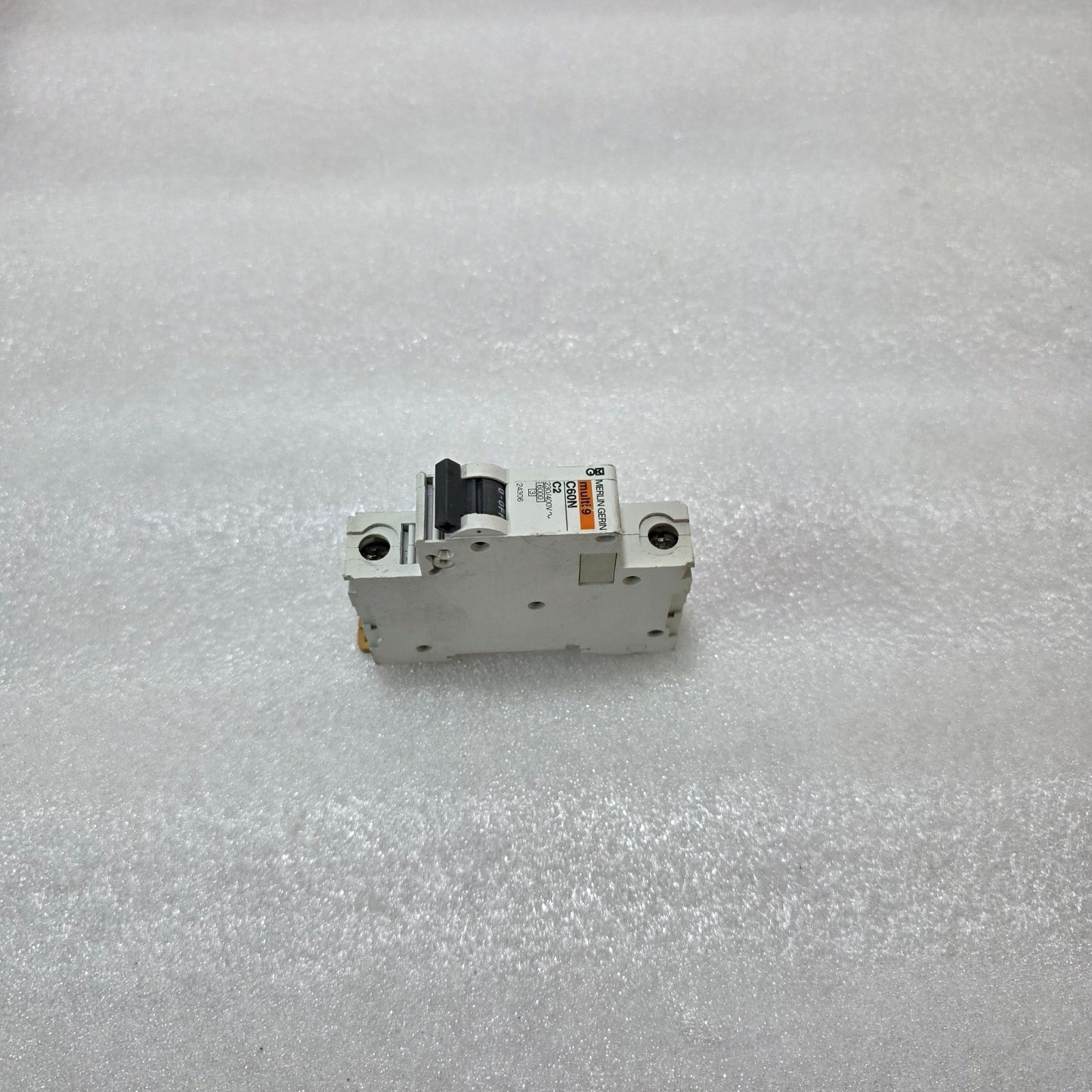 MERLIN GERIN MULTI 9 C60N C2 SINGLE POLE MINIATURE CIRCUIT BREAKER MCB 2A 230/40