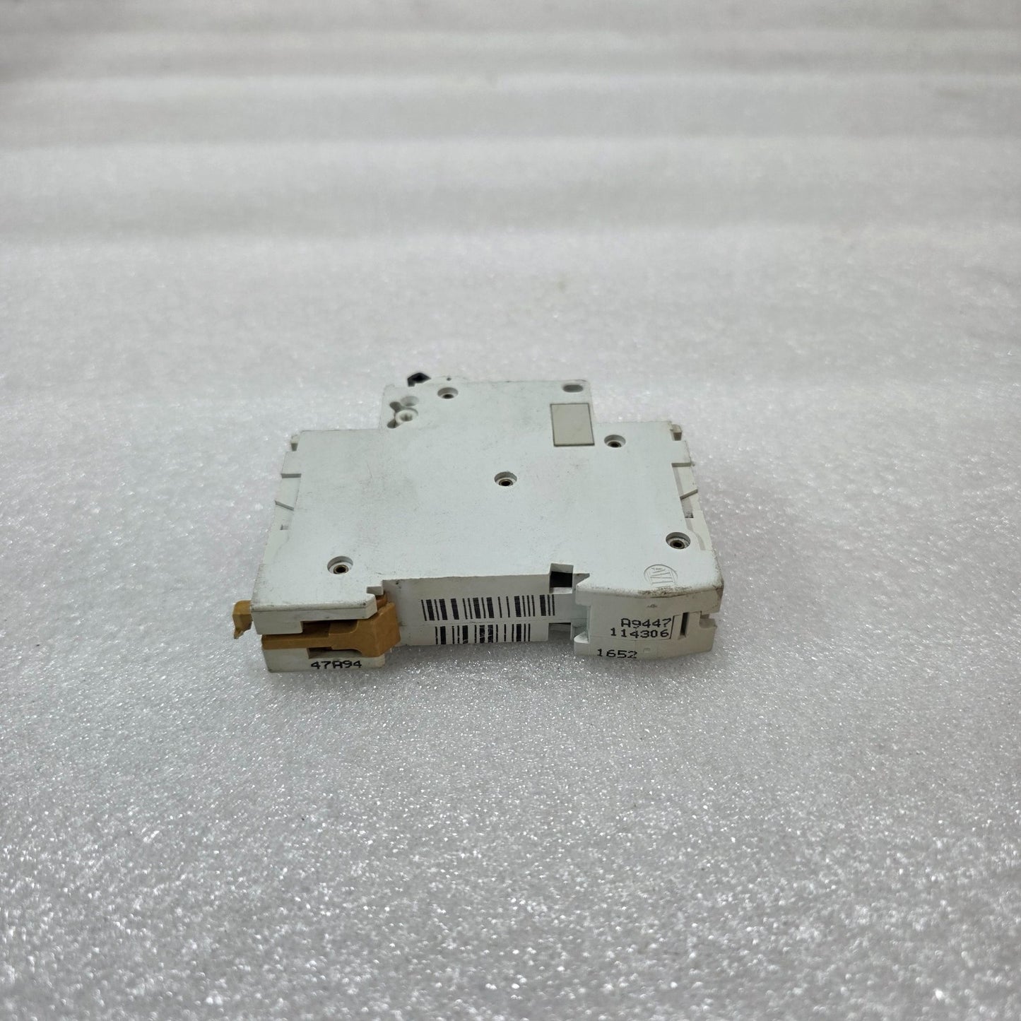 MERLIN GERIN MULTI 9 C60N C2 SINGLE POLE MINIATURE CIRCUIT BREAKER MCB 2A 230/40