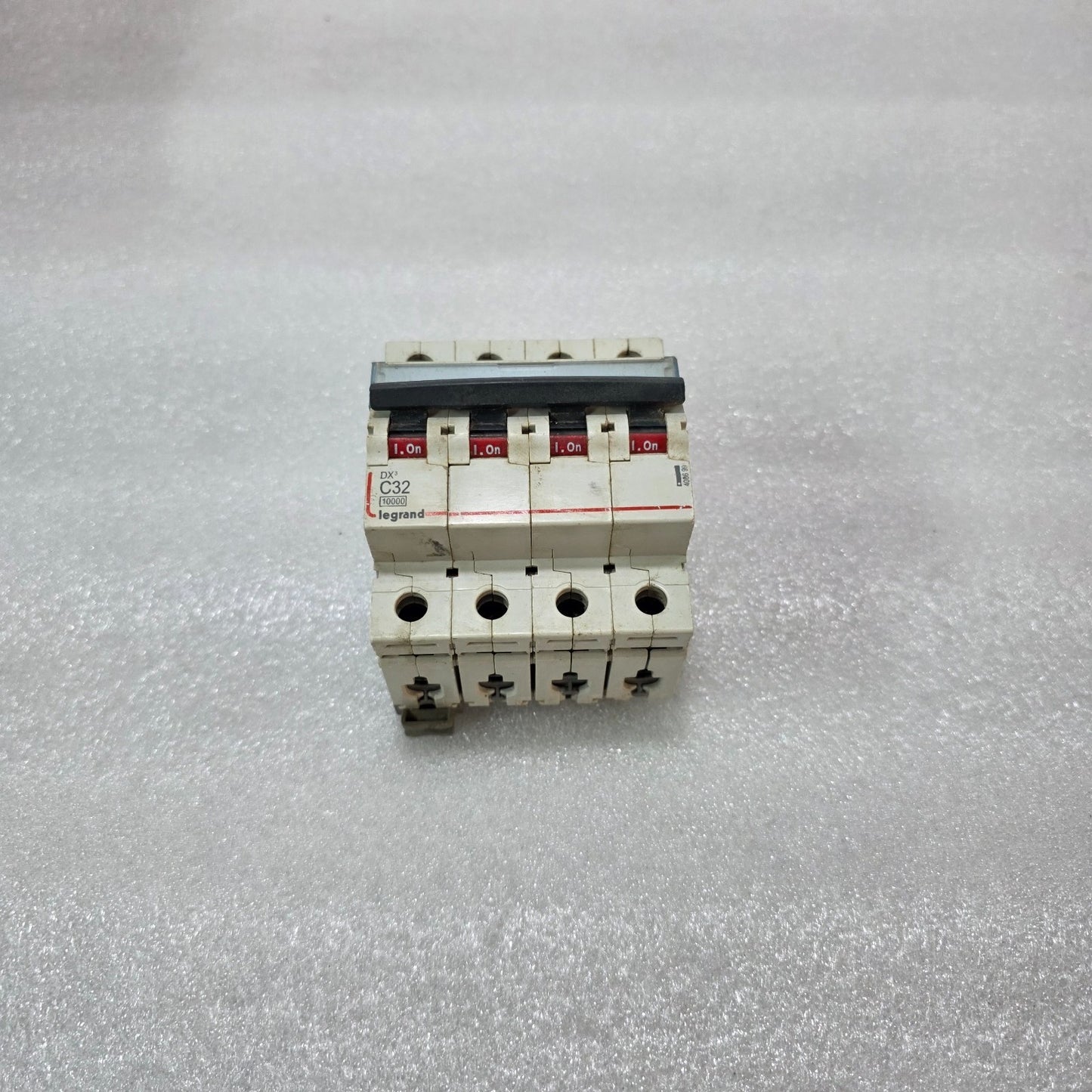 LEGRAND DX³ C32 4 POLE MCB 32A 10KA INDUSTRIAL CIRCUIT BREAKER | 408699