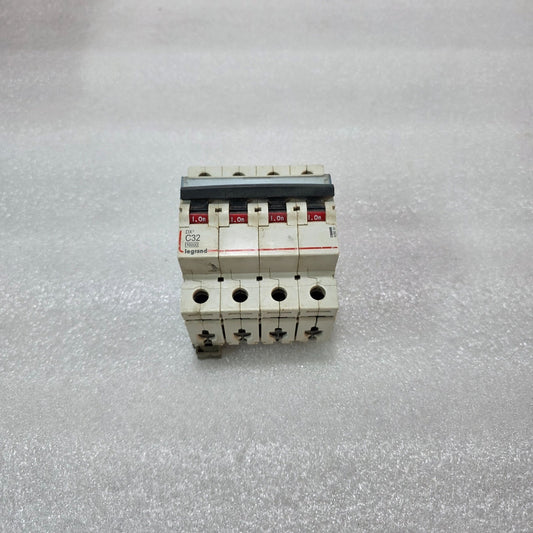 LEGRAND DX³ C32 4 POLE MCB 32A 10KA INDUSTRIAL CIRCUIT BREAKER | 408699