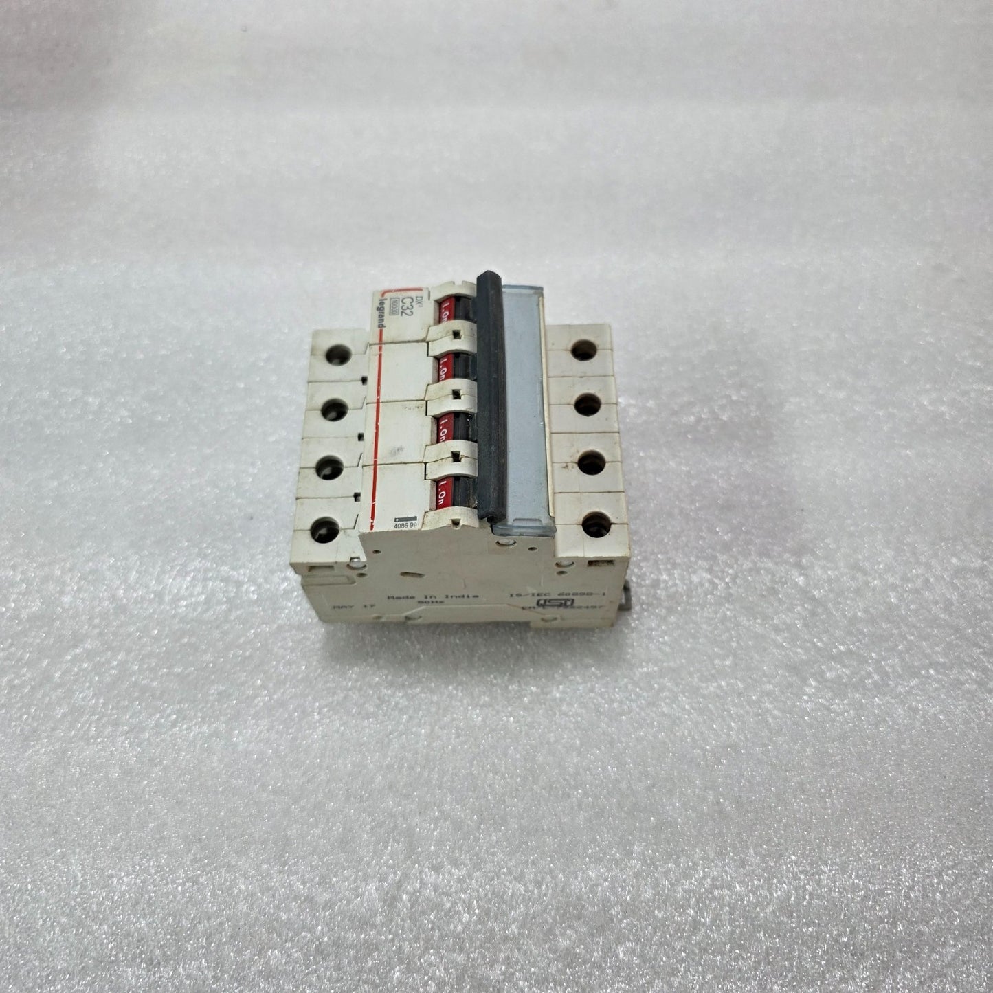 LEGRAND DX³ C32 4 POLE MCB 32A 10KA INDUSTRIAL CIRCUIT BREAKER | 408699