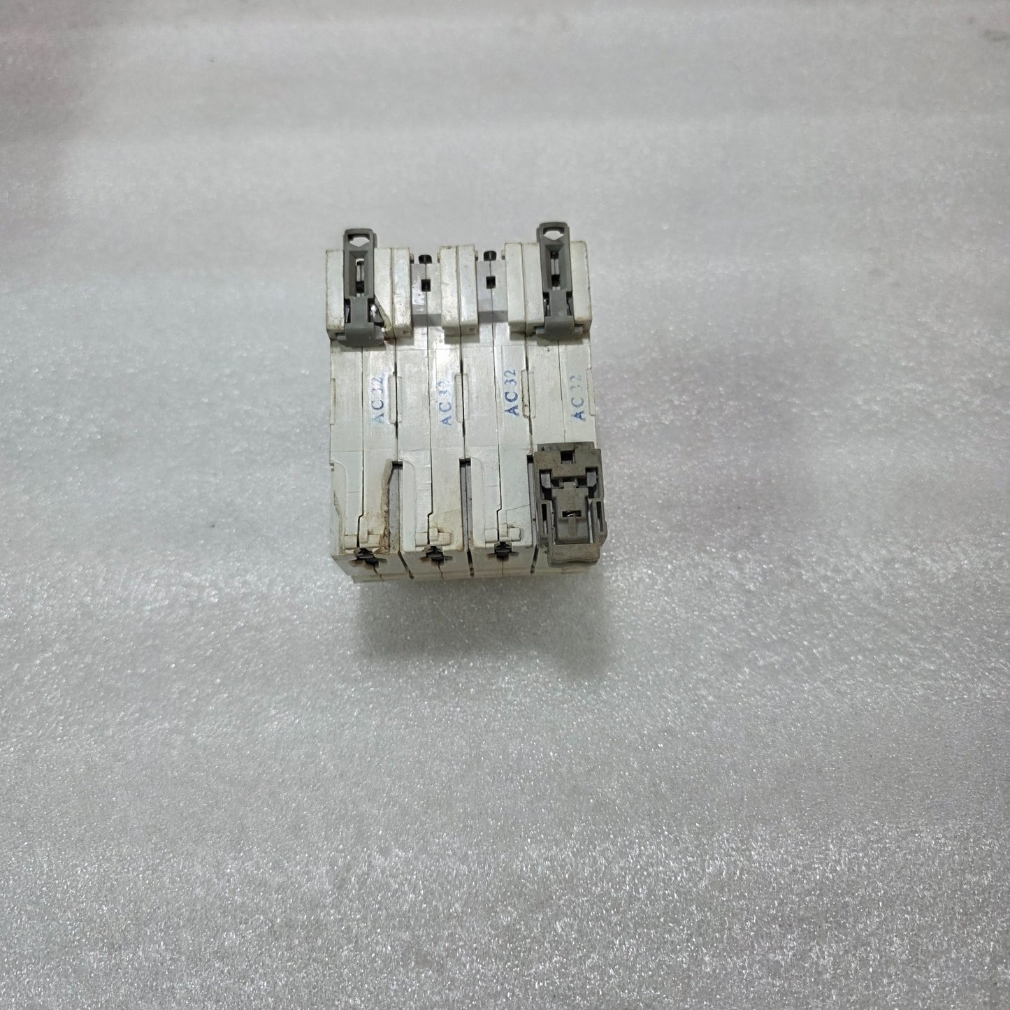 LEGRAND DX³ C32 4 POLE MCB 32A 10KA INDUSTRIAL CIRCUIT BREAKER | 408699