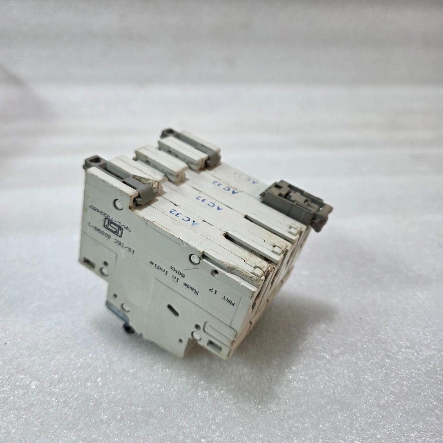 LEGRAND DX³ C32 4 POLE MCB 32A 10KA INDUSTRIAL CIRCUIT BREAKER | 408699