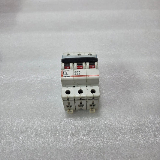 LEGRAND C10 TRIPLE POLE MCB 415V 10KA MINIATURE CIRCUIT BREAKER | 603284