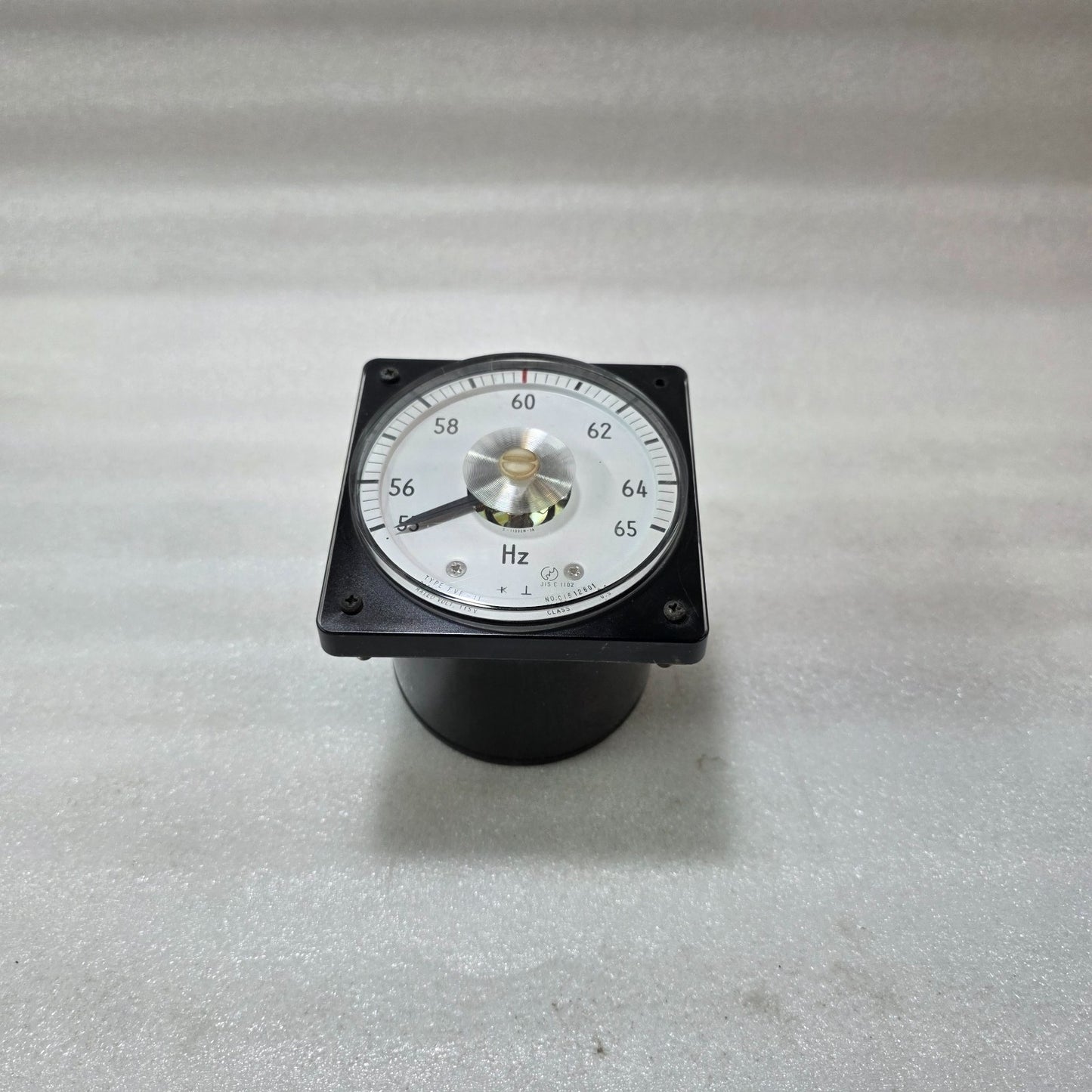 TOYO KEIKI FVF-11 FREQUENCY METER 55–65 HZ ANALOG PANEL METER | RATED 115V