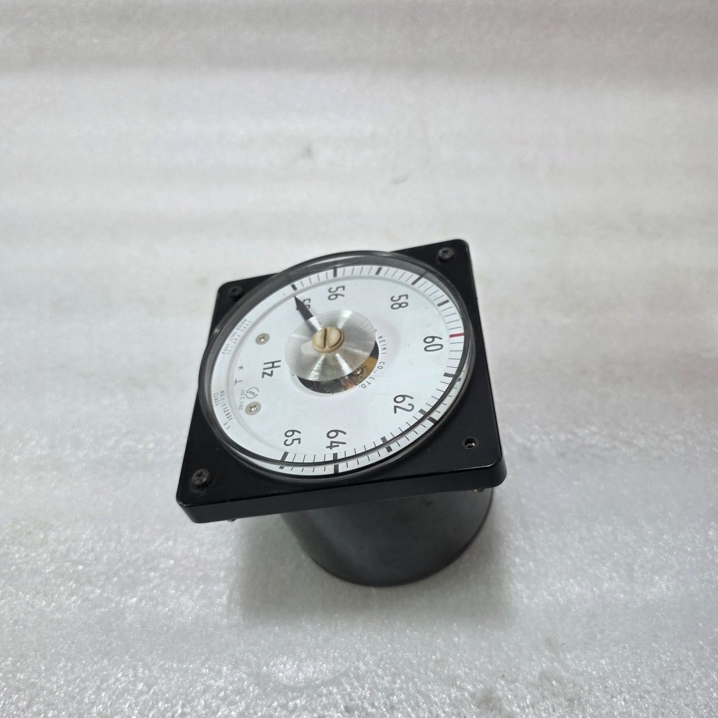 TOYO KEIKI FVF-11 FREQUENCY METER 55–65 HZ ANALOG PANEL METER | RATED 115V