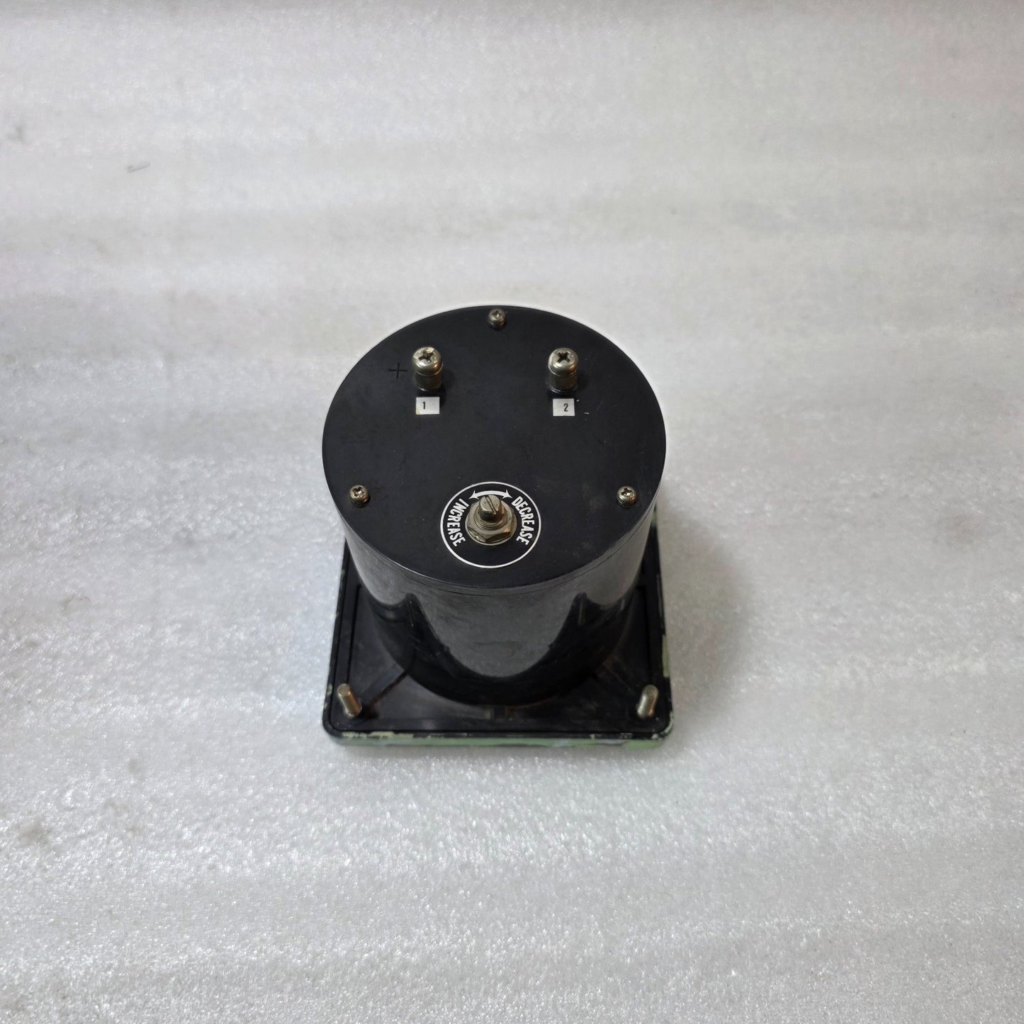 KURAMOTO INSTRUMENT MFG. CO. LTD. ANALOG RPM METER (0–22 X1000 RPM) PANEL MOUNT