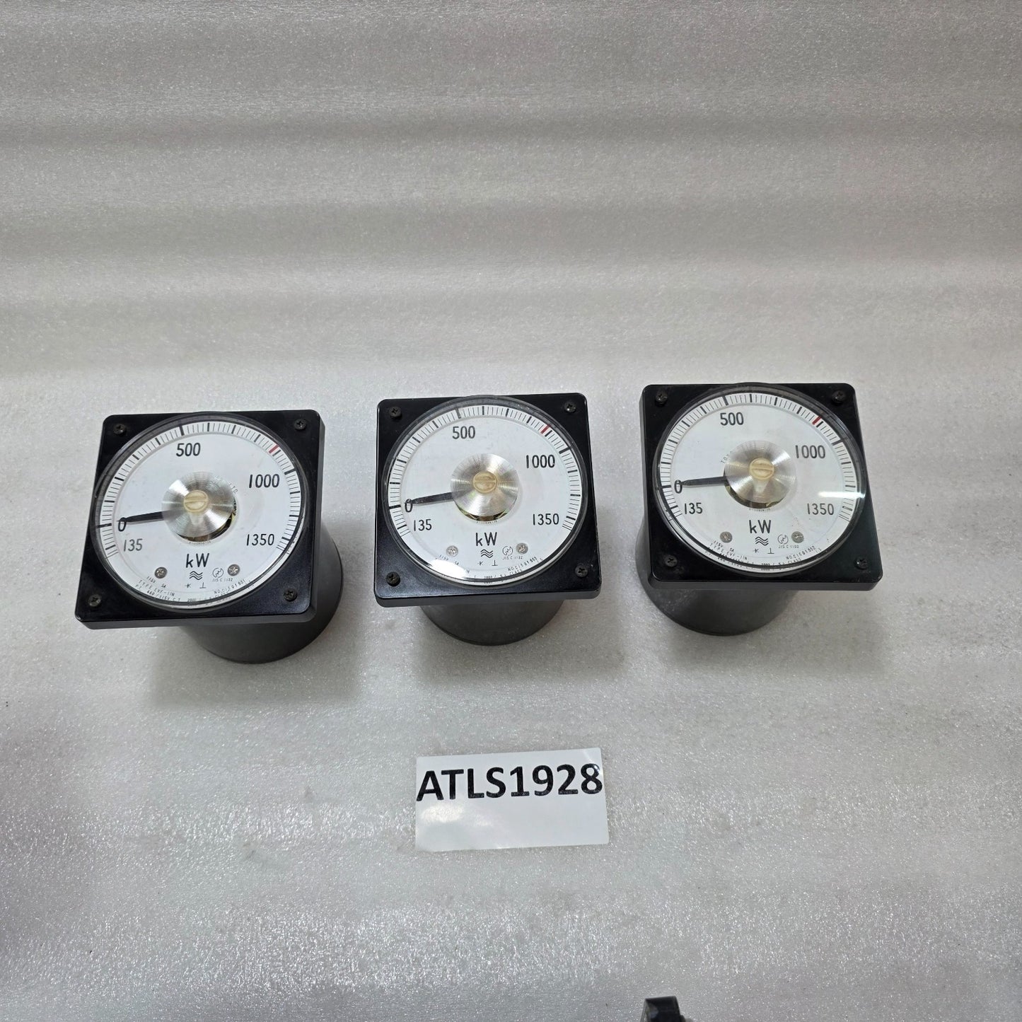 TOYO KEIKI EVF-11N ANALOG KILOWATT PANEL METER 0–1350 KW VT 460/115V CT 2000/ 5A