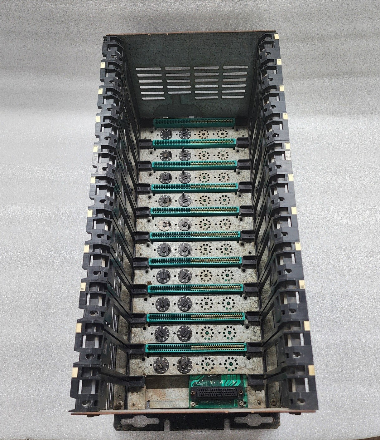 TELEMECANIQUE TSXRKS8 SINGLE RACK 8 POS SIMPLE BUS