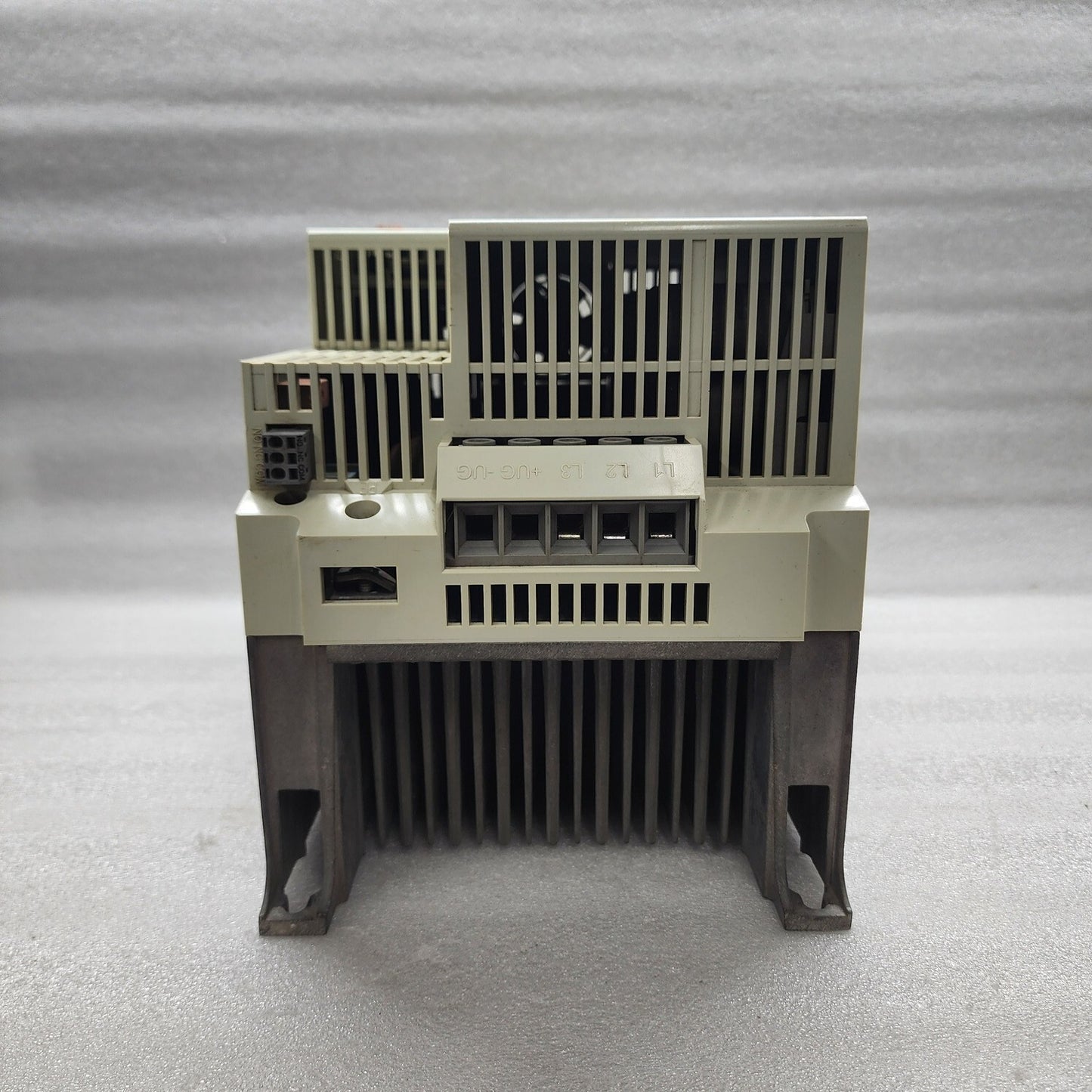 LENZE 8400 STATELINE C INVERTER DRIVER E84AVSCE2234VX0 22KW