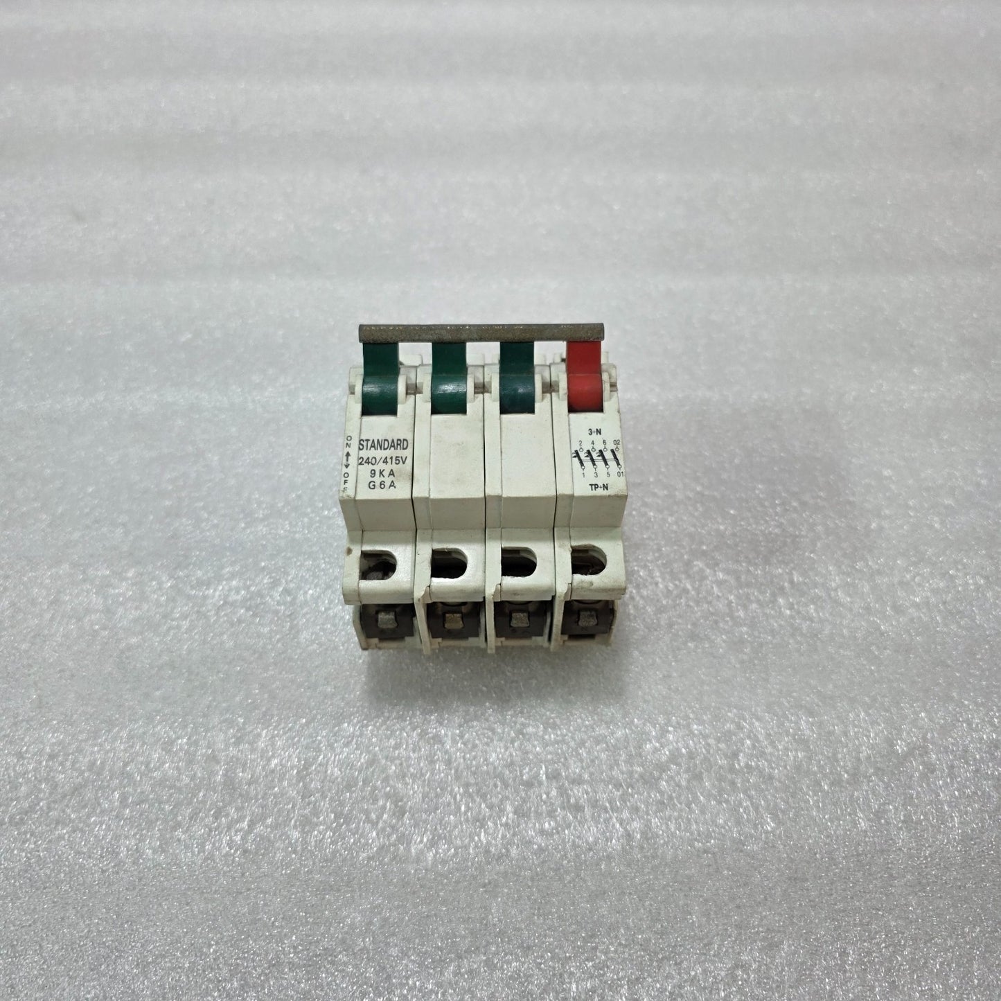 STANDARD SWITCHGEAR G6A 6A TP+N 4 POLE MCB 240/415V 9KA CIRCUIT BREAKER
